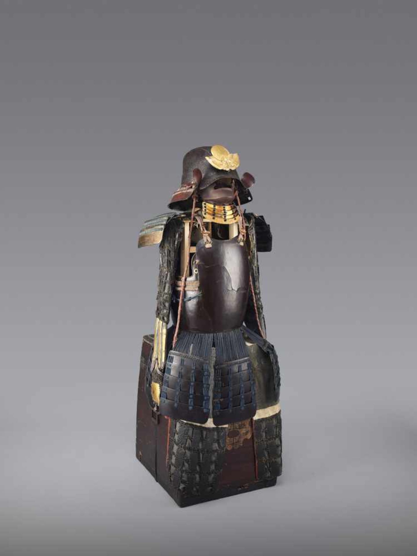 A SAMURAI ARMOR WITH KABUTO - Bild 8 aus 8