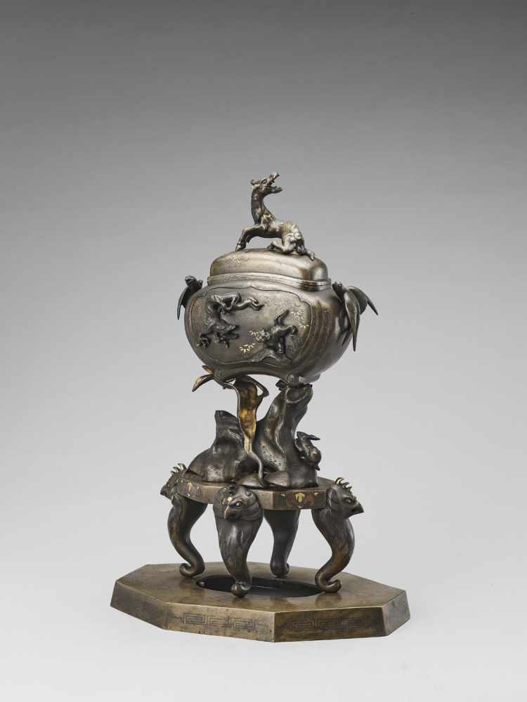 A LARGE AND SPECTACULAR SILVER AND GOLD INLAID KORO (INCENSE BURNER) - Image 6 of 14