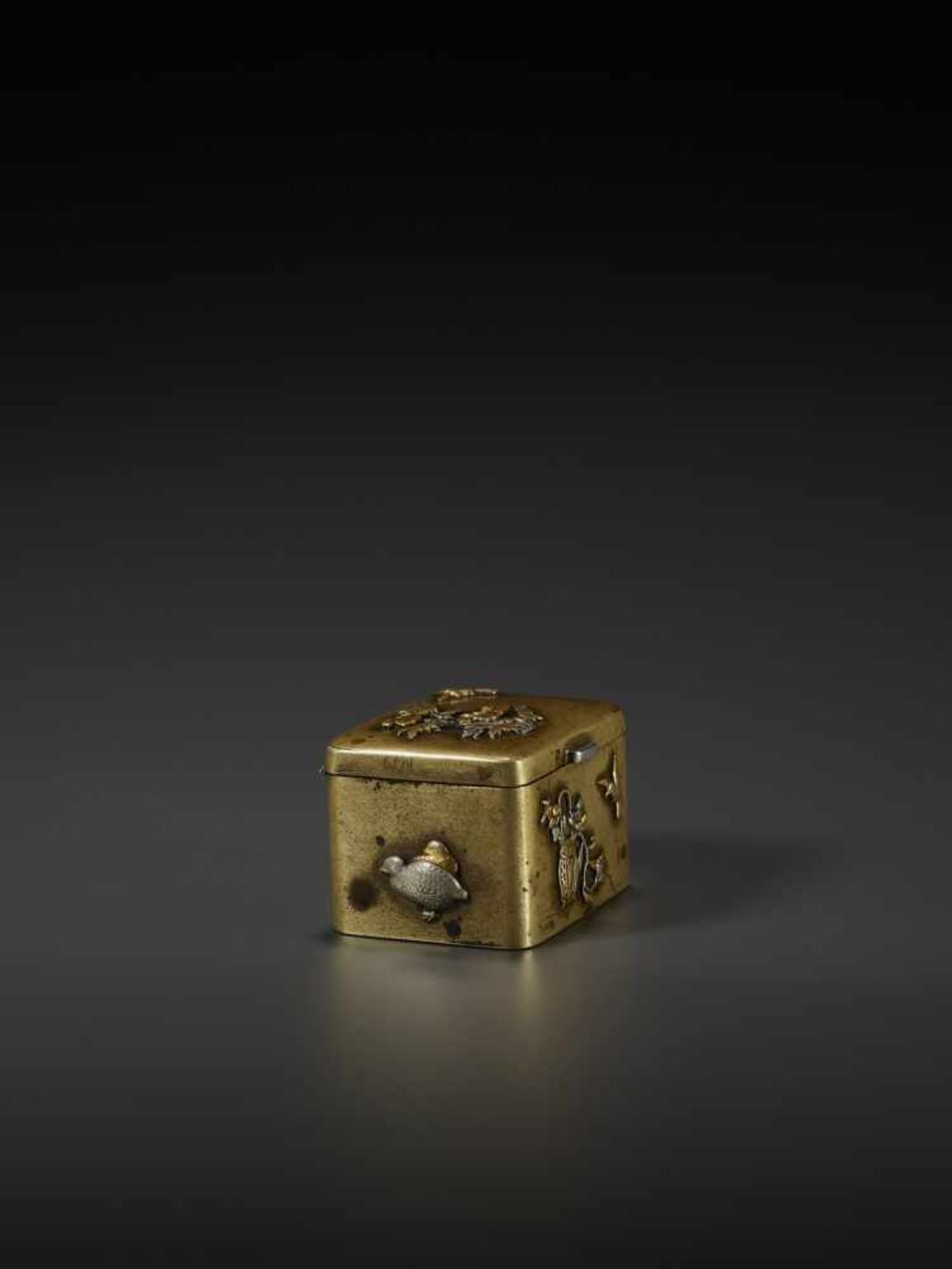 A GOLD AND SILVER INLAID SENTOKU BOX - Image 5 of 8