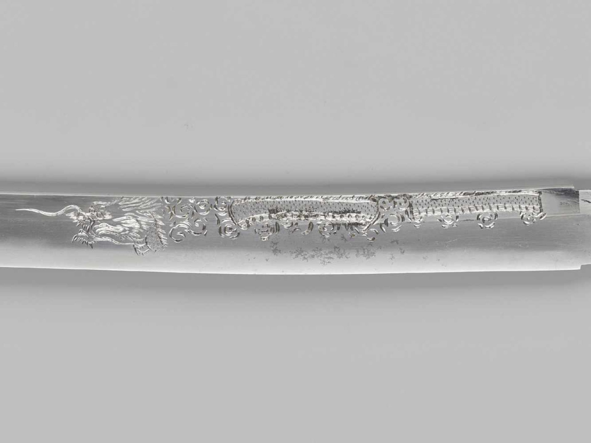 NORIMITSU: A WAKIZASHI WITH HORIMONO IN KOSHIRAE - Image 3 of 15