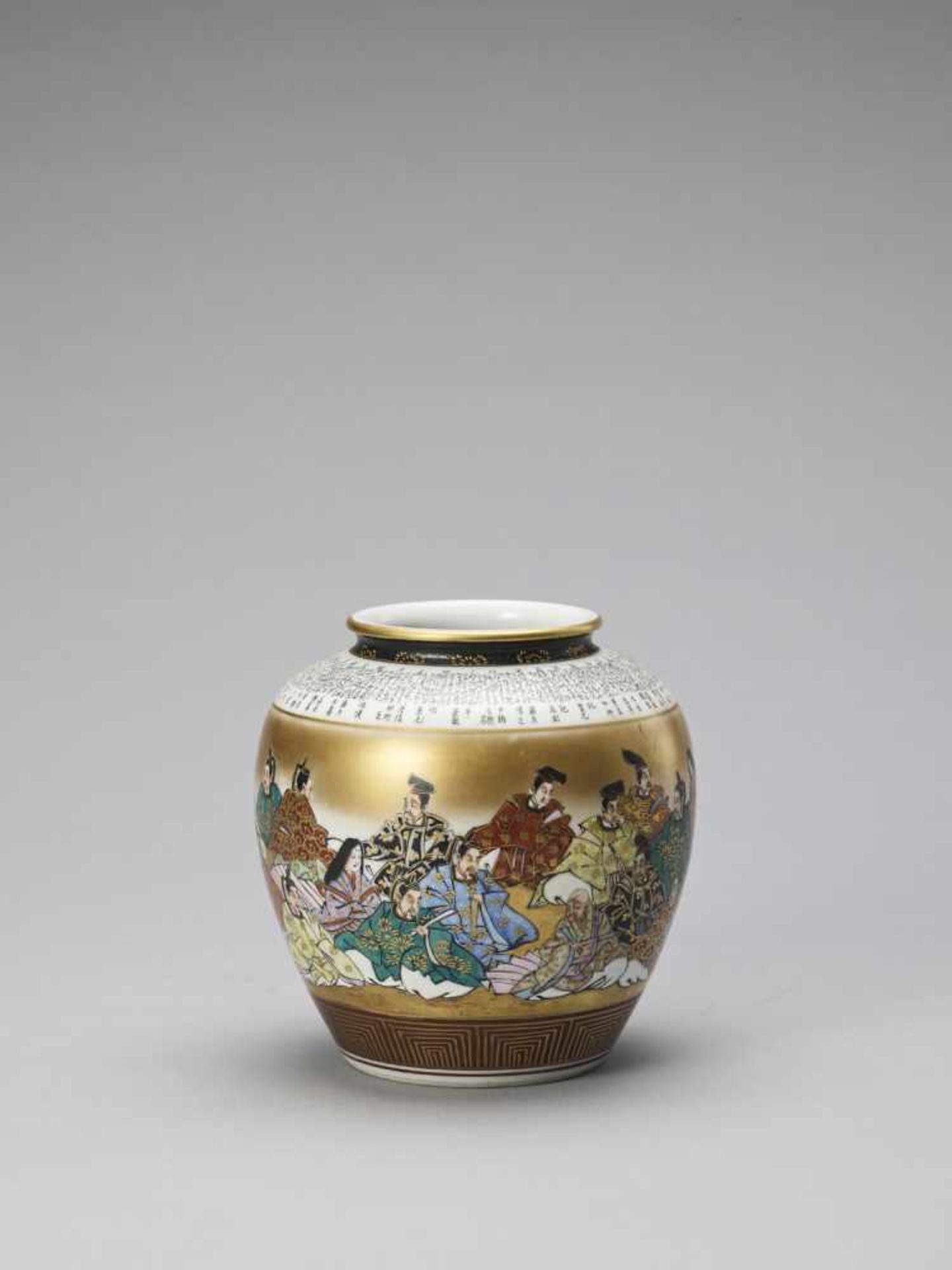 A JAPANESE PAINTED CERAMIC KUTANI VASE - Image 6 of 10