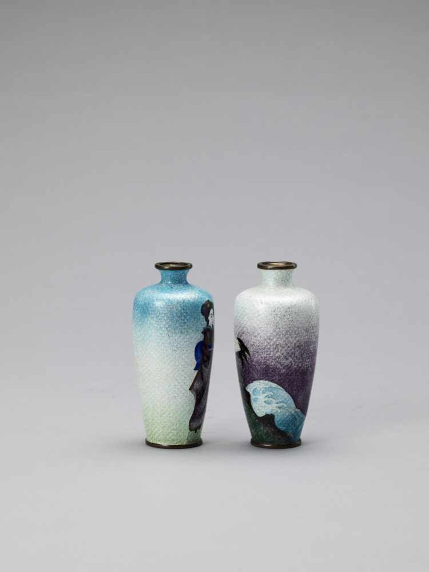 TWO CLOSONNÉ VASES < - Bild 2 aus 6