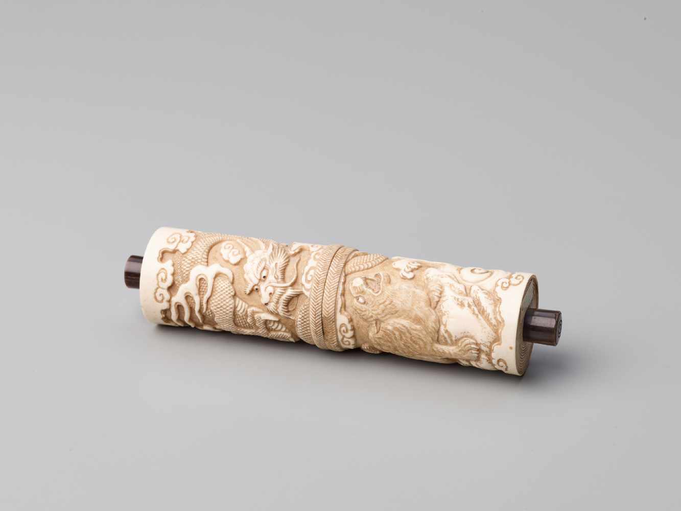 A RARE JAPANESE STAG ANTLER ‘DRAGON AND TIGER’ SCROLL CASE FOR A BUDDHIST SUTRA <br - Image 9 of 12