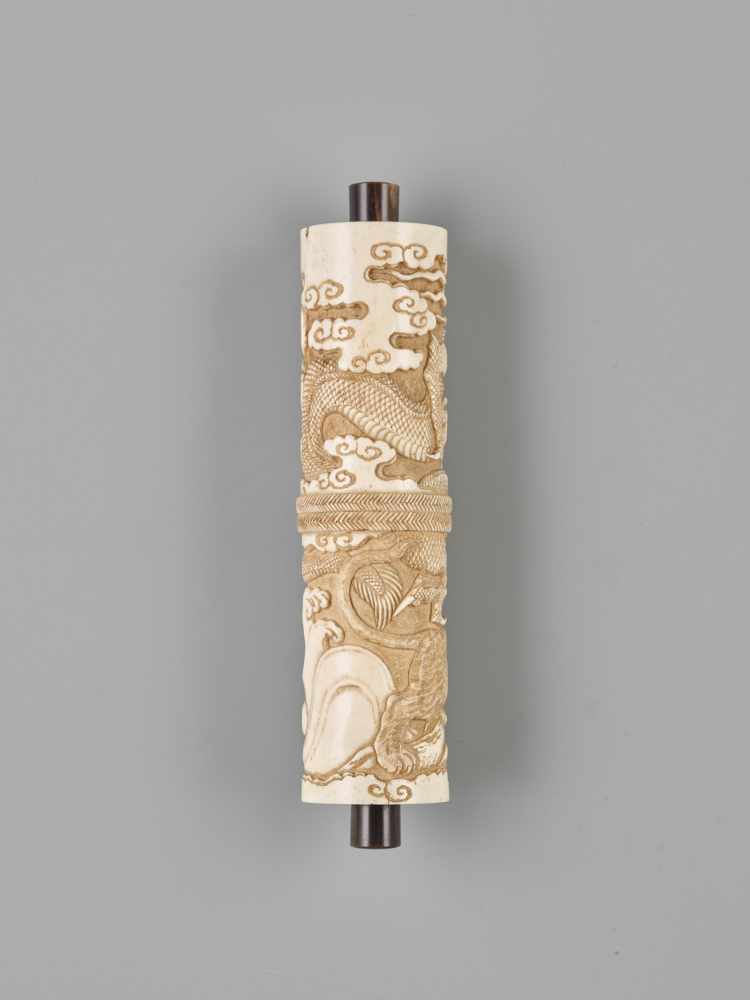 A RARE JAPANESE STAG ANTLER ‘DRAGON AND TIGER’ SCROLL CASE FOR A BUDDHIST SUTRA <br - Image 4 of 12