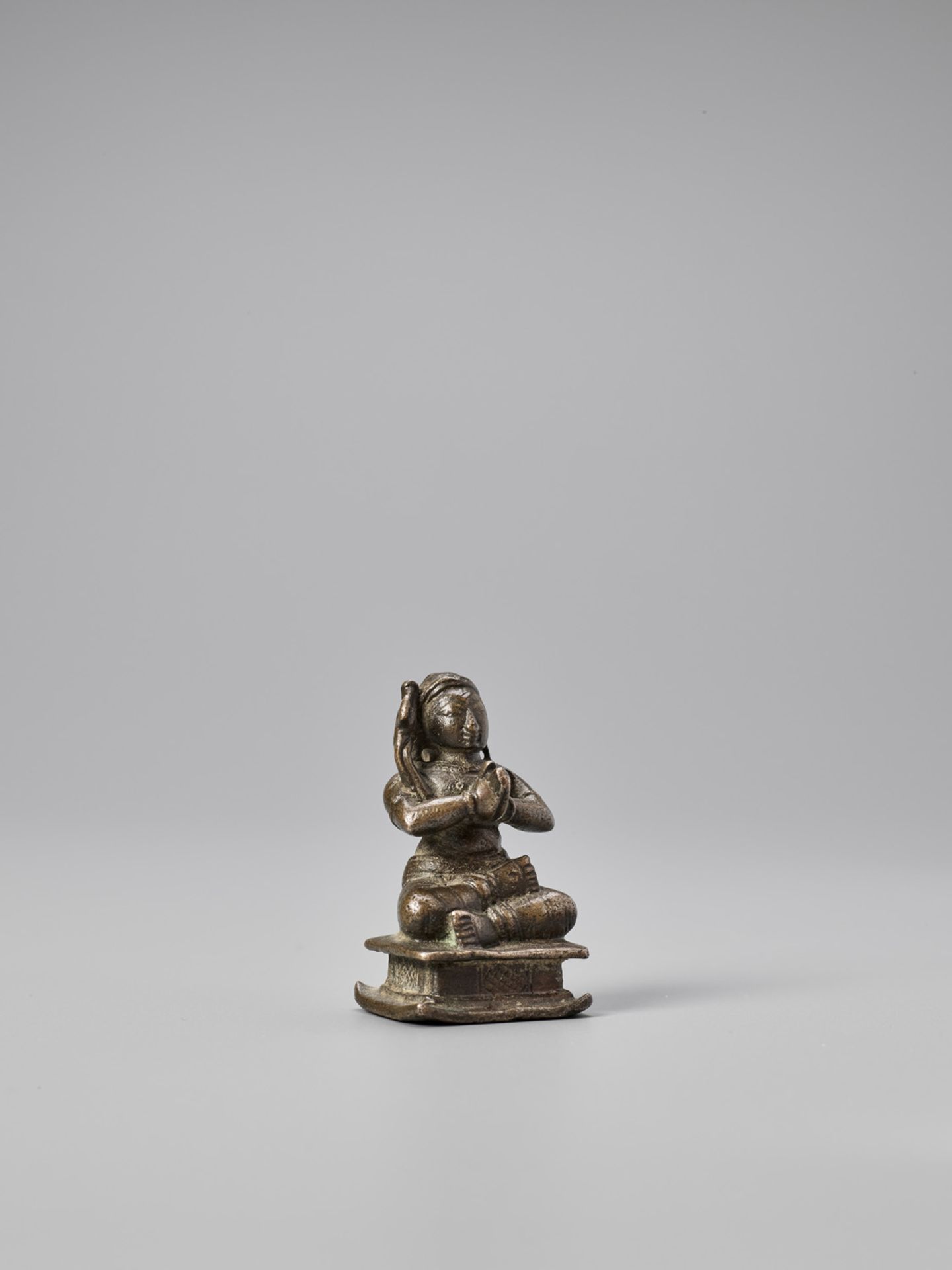 TWO SMALL INDIAN BRONZE FIGURES, 19TH CENTURY - Image 8 of 10