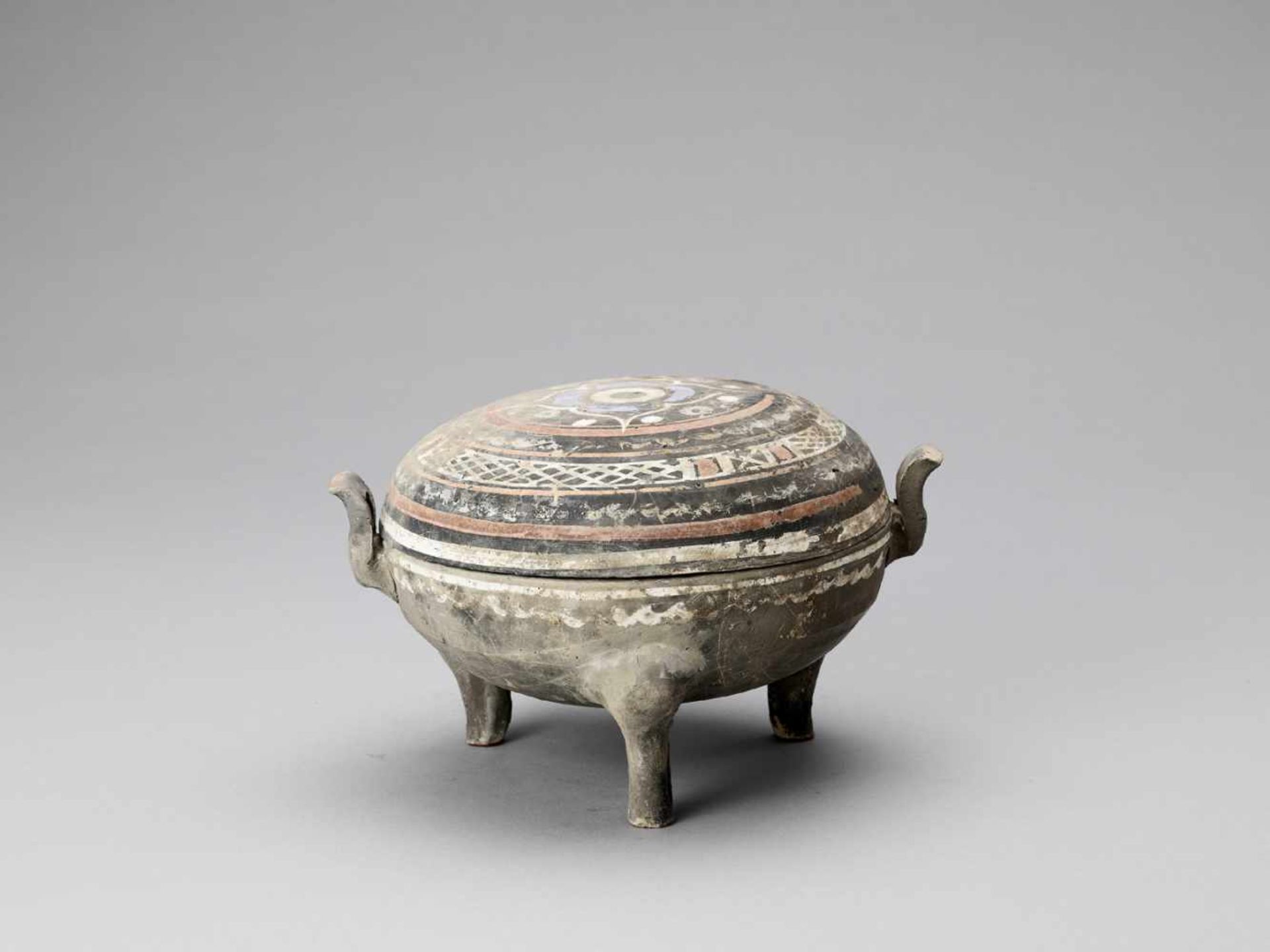 TRIPOD VESSEL WITH LID, WESTERN HAN - Bild 2 aus 8