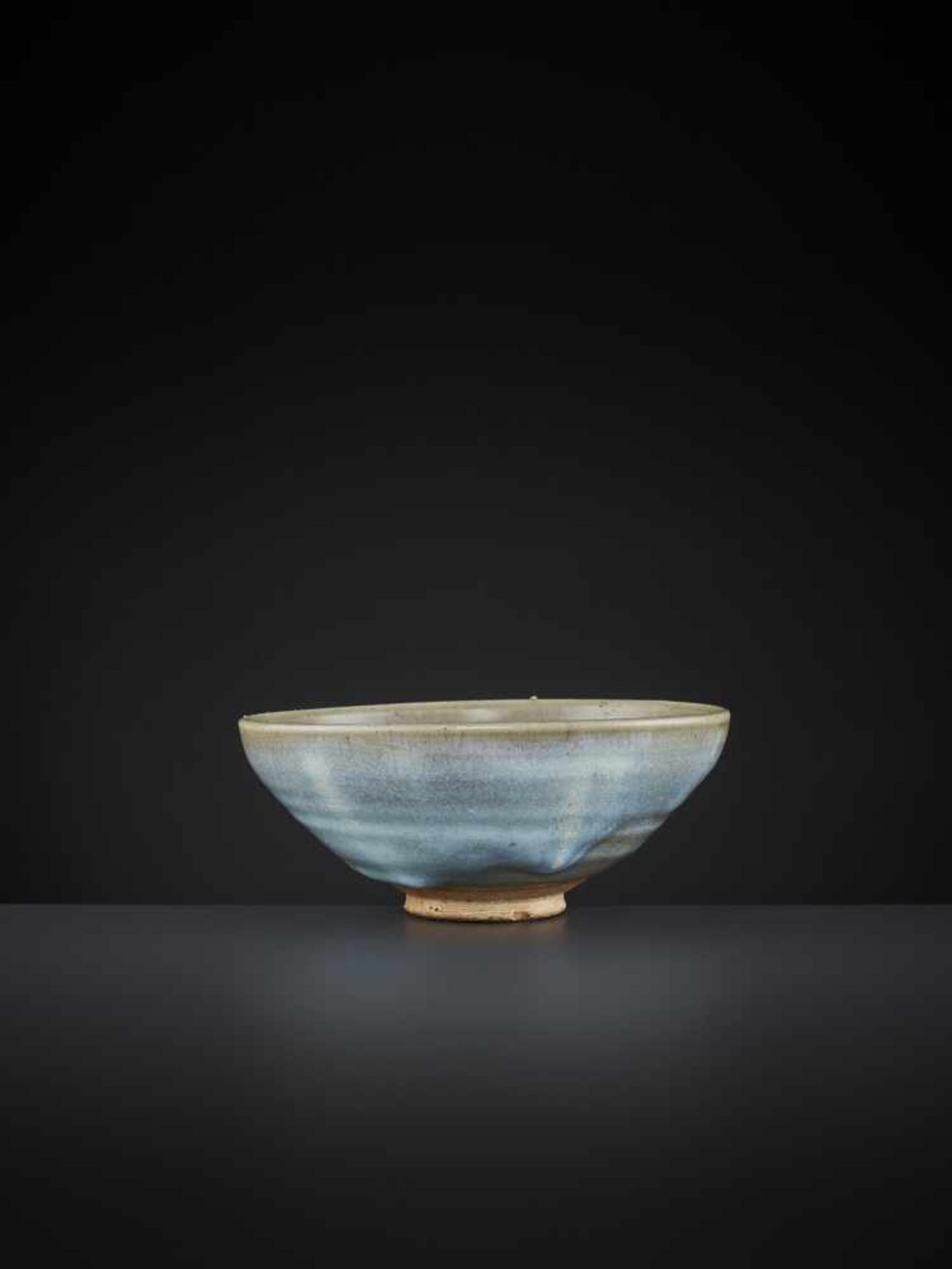 A JUNYAO CONICAL BOWL, 13TH-14TH CENTURY - Bild 4 aus 13