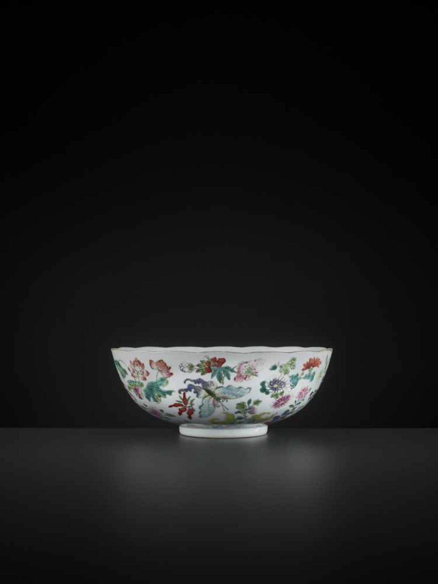 A LARGE BUTTERFLY BOWL, DAOGUANG MARK AND PERIOD - Bild 4 aus 12