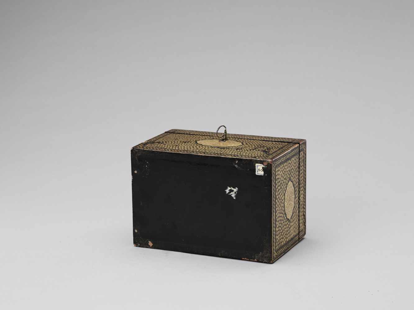 A CANTON LACQUER TEA CADDY WITH ORIGINAL TEA CONTAINERS, QING - Image 6 of 7