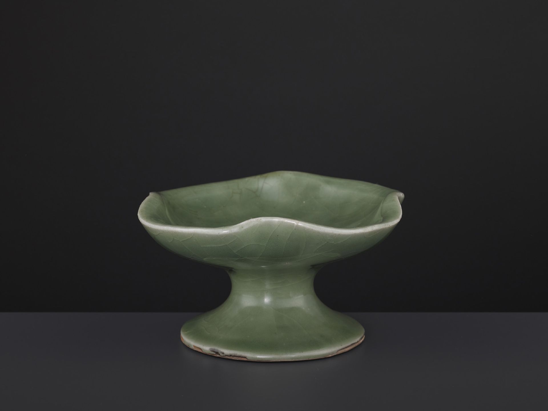 A CELADON STEM CUP, QING - Image 4 of 9