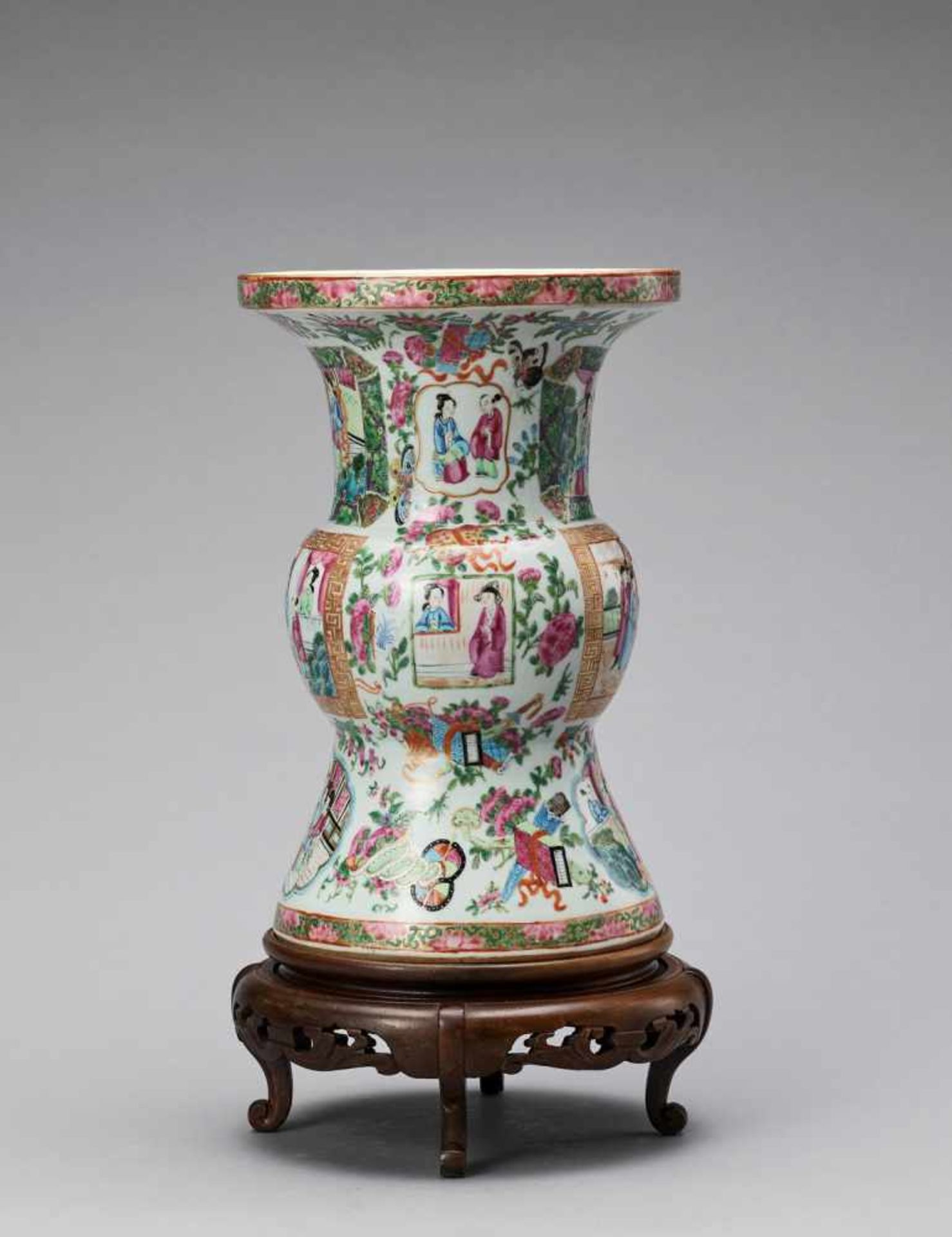 A LARGE FAMILLE ROSE GU VASE, QING - Bild 3 aus 7