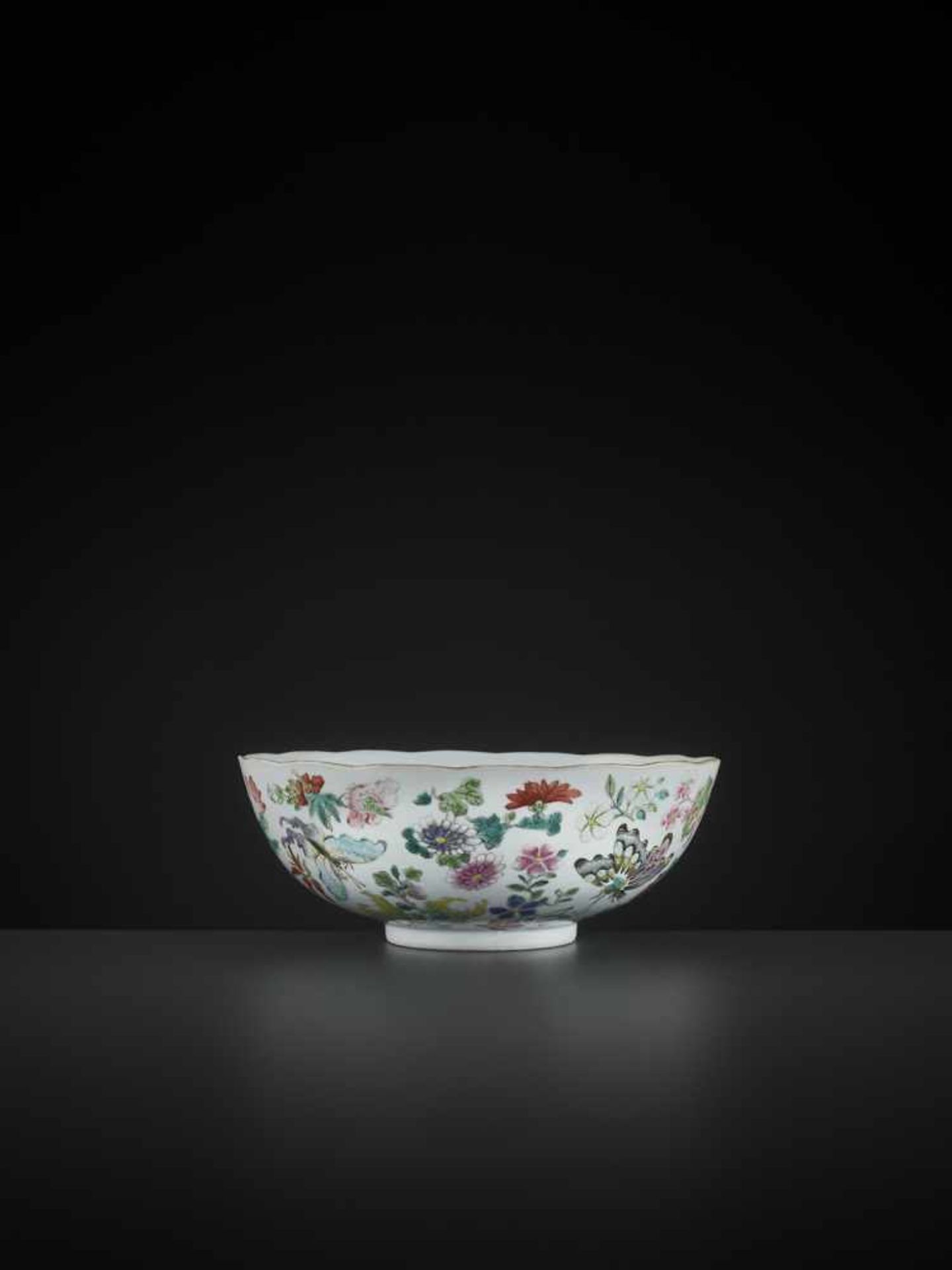 A LARGE BUTTERFLY BOWL, DAOGUANG MARK AND PERIOD - Bild 5 aus 12