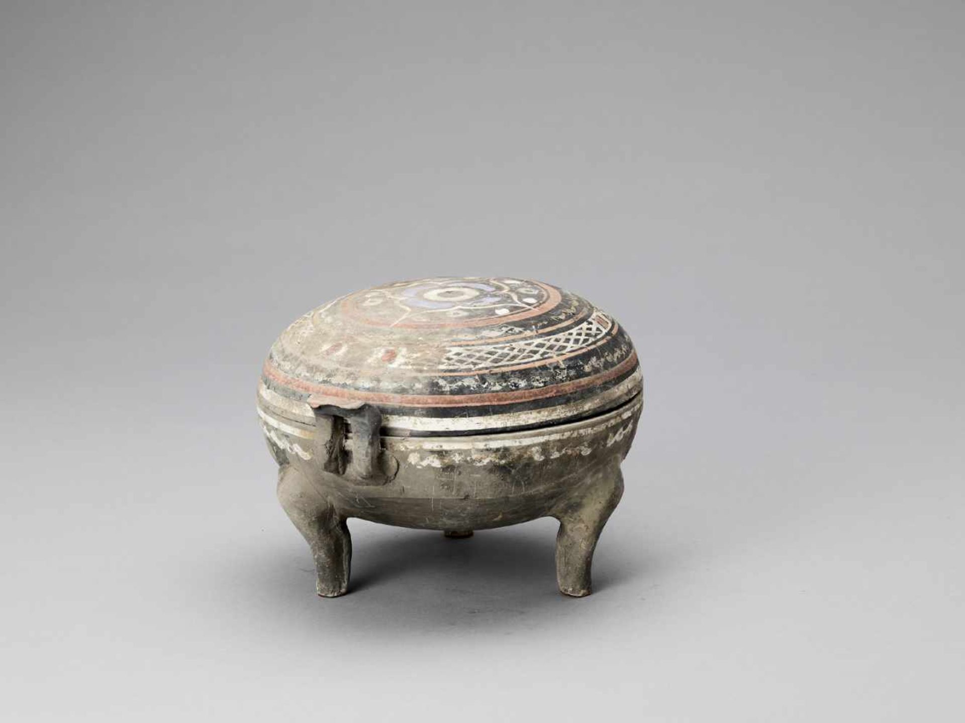 TRIPOD VESSEL WITH LID, WESTERN HAN - Bild 6 aus 8