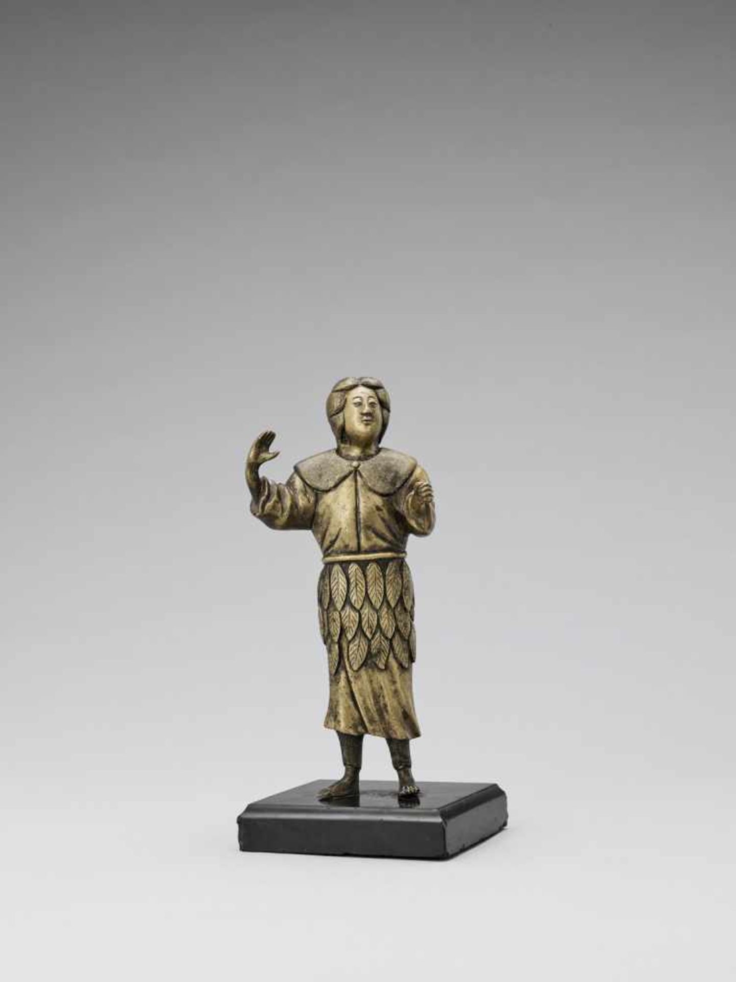 A GILT BRONZE FIGURE OF A FEMALE DEITY, MID-QING - Bild 2 aus 8