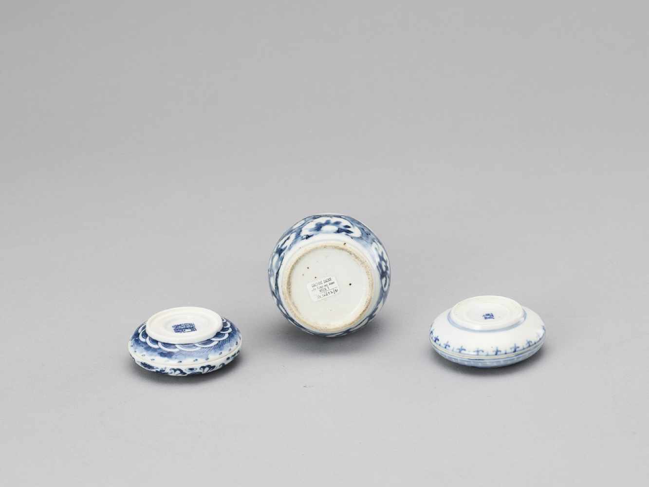 A BLUE AND WHITE PORCELAIN MIXED LOT, QING - Image 6 of 9