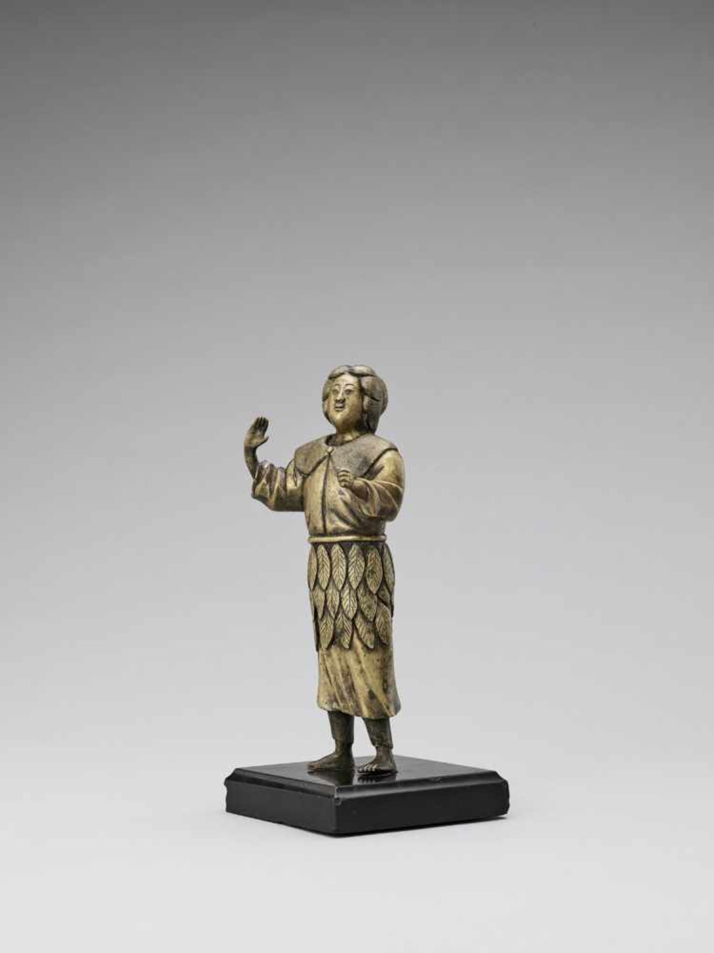 A GILT BRONZE FIGURE OF A FEMALE DEITY, MID-QING - Bild 8 aus 8