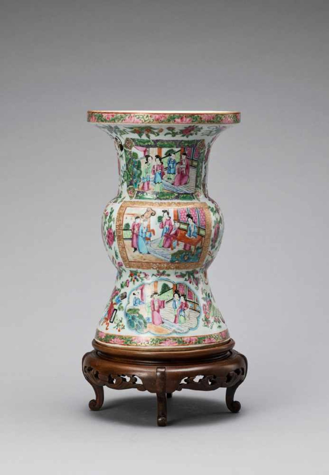 A LARGE FAMILLE ROSE GU VASE, QING - Bild 4 aus 7