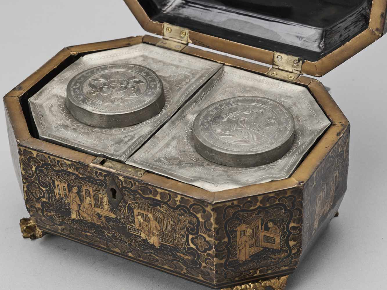 A CANTON LACQUER HEXAGONAL TEA CADDY WITH ORIGINAL TEA CONTAINERS, QING - Image 3 of 8