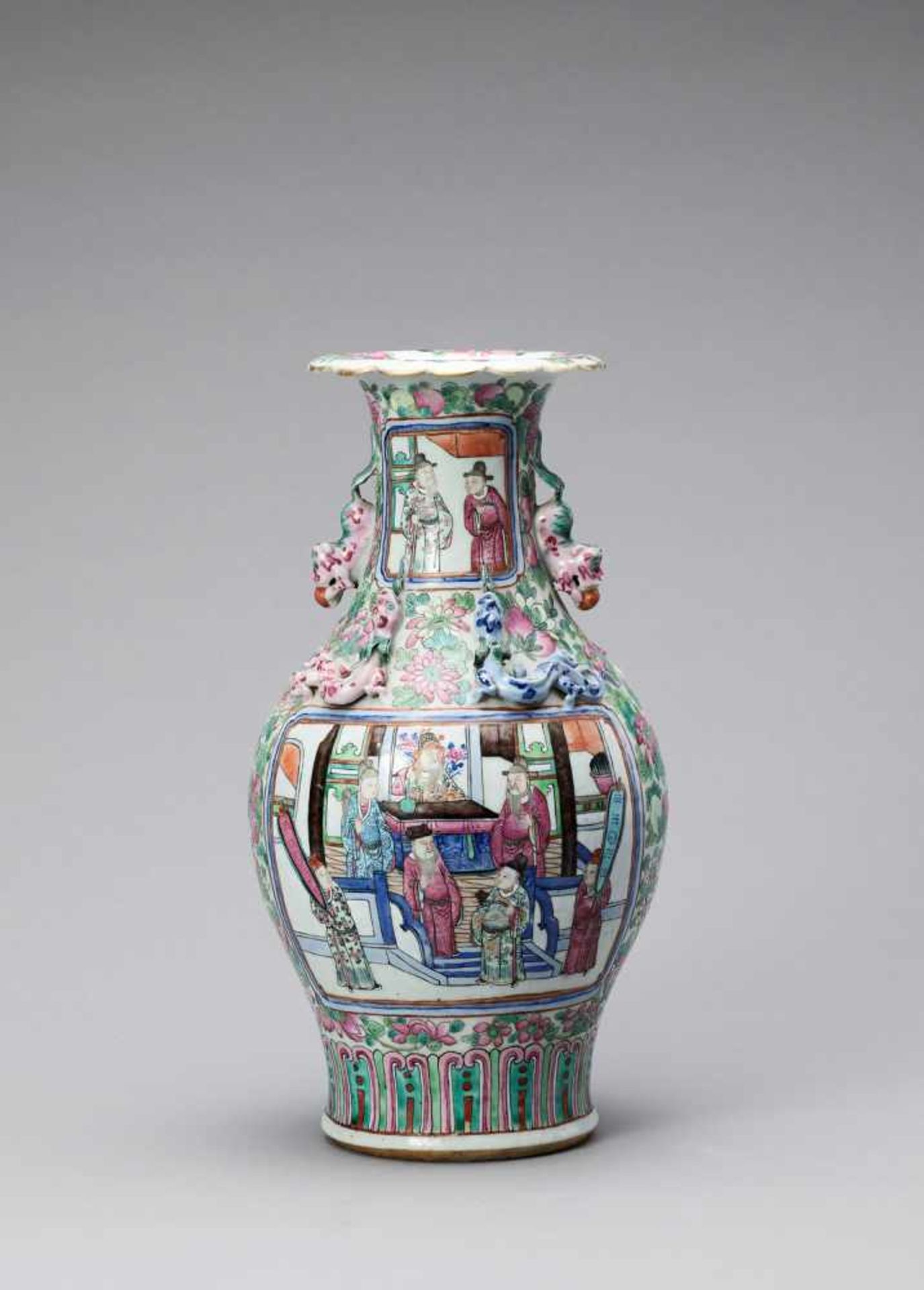 A CANTON ENAMEL PORCELAIN VASE, QING - Bild 3 aus 6