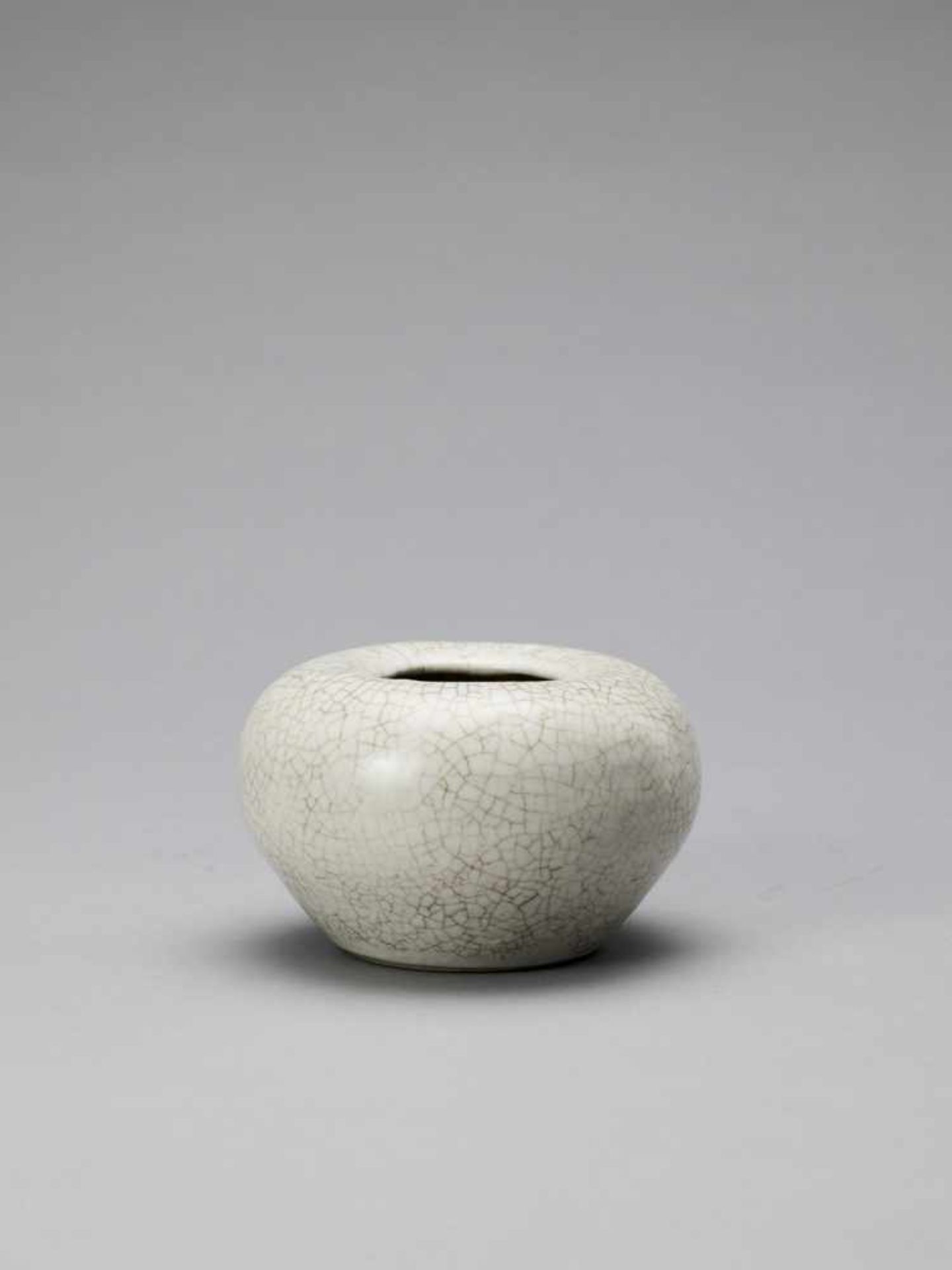 A GE WARE WATER POT, PINGGUOZUN, QING