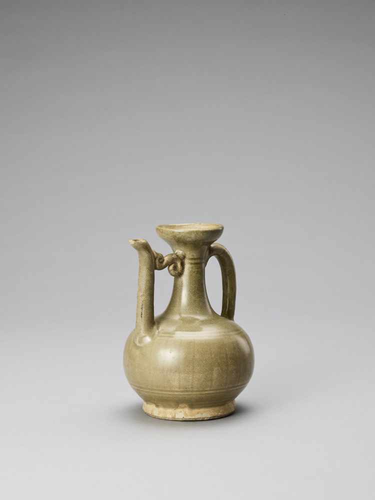 A CELADON GLAZED POTTERY EWER, TANG OR LIAO - Image 3 of 8