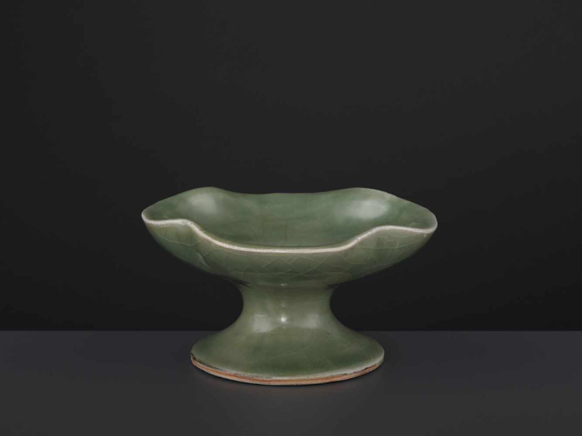 A CELADON STEM CUP, QING - Image 2 of 9