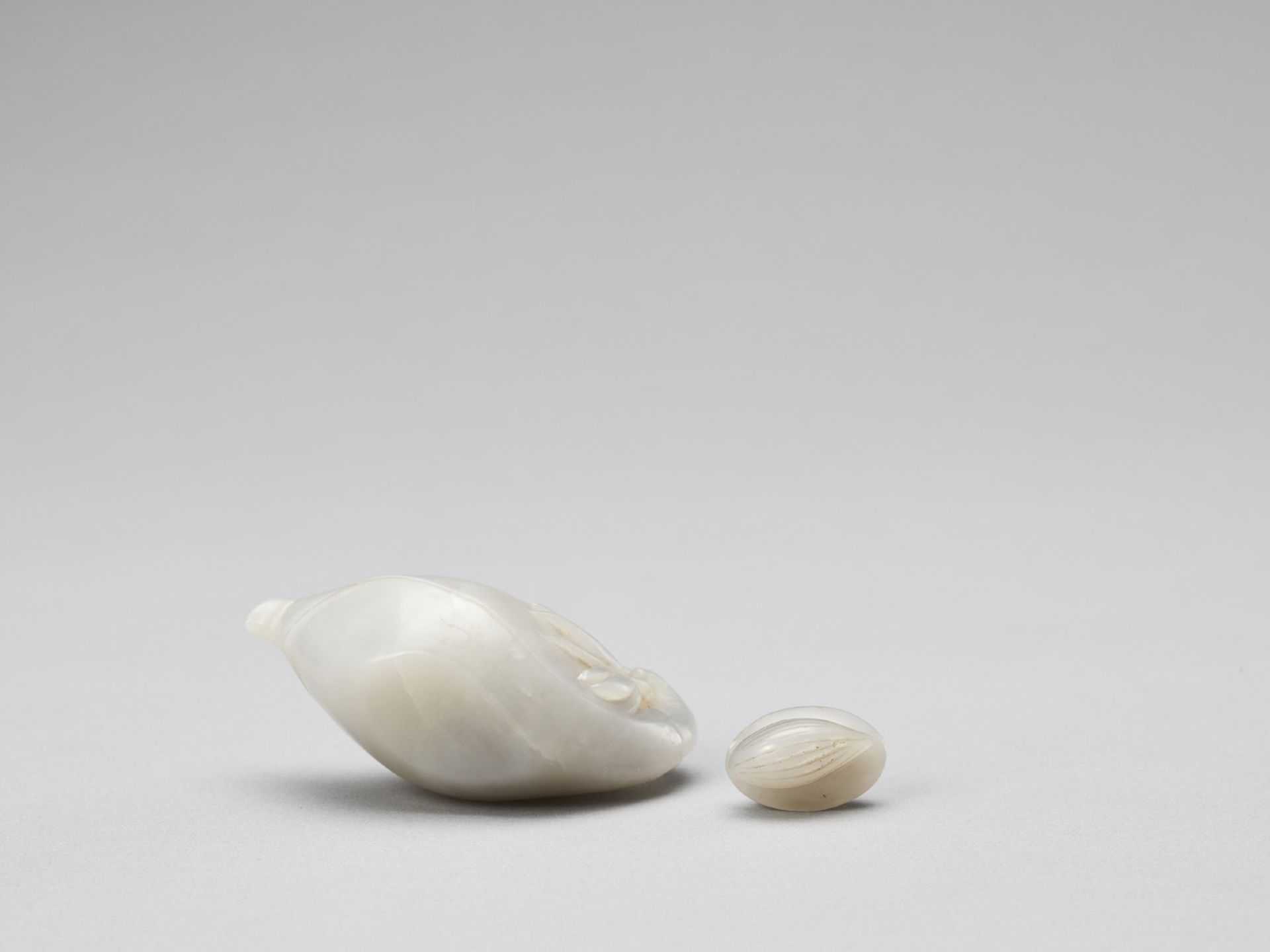 A JADE WATER DROPPER AND COVER, QING - Image 11 of 11