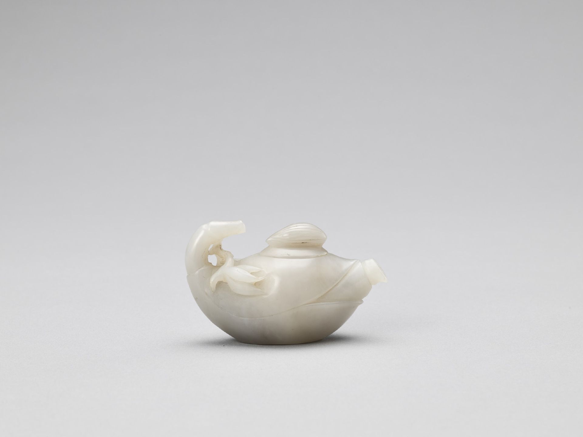 A JADE WATER DROPPER AND COVER, QING - Image 7 of 11