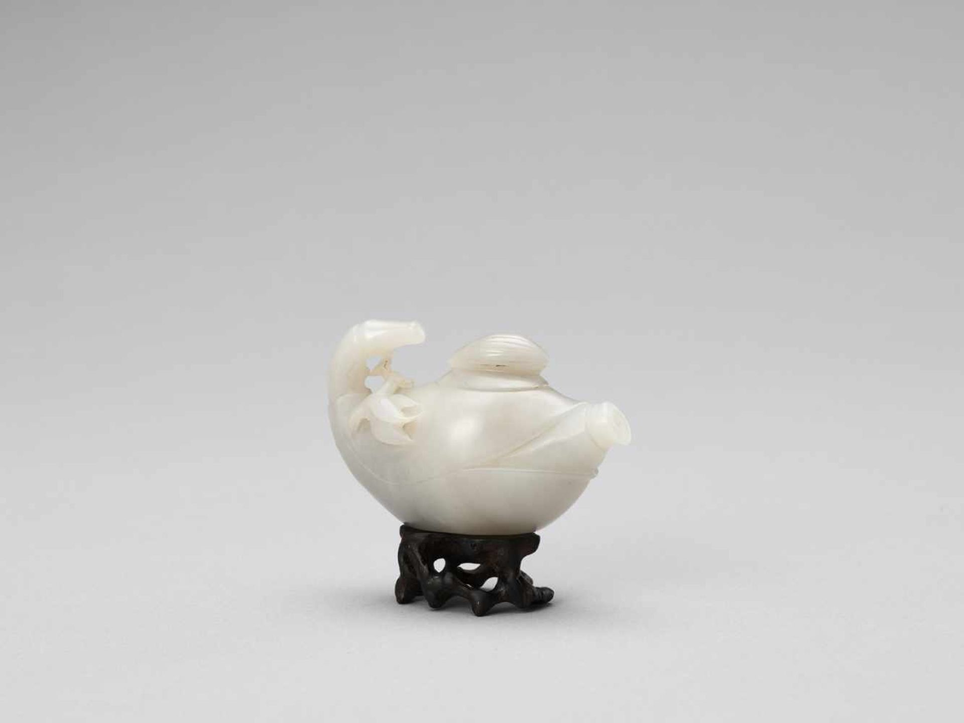 A JADE WATER DROPPER AND COVER, QING - Image 3 of 11