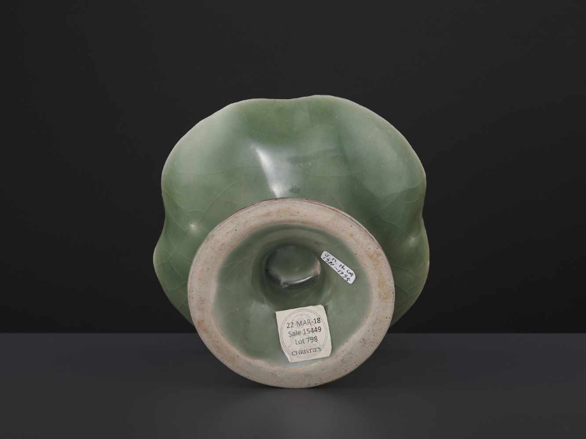 A CELADON STEM CUP, QING - Image 8 of 9