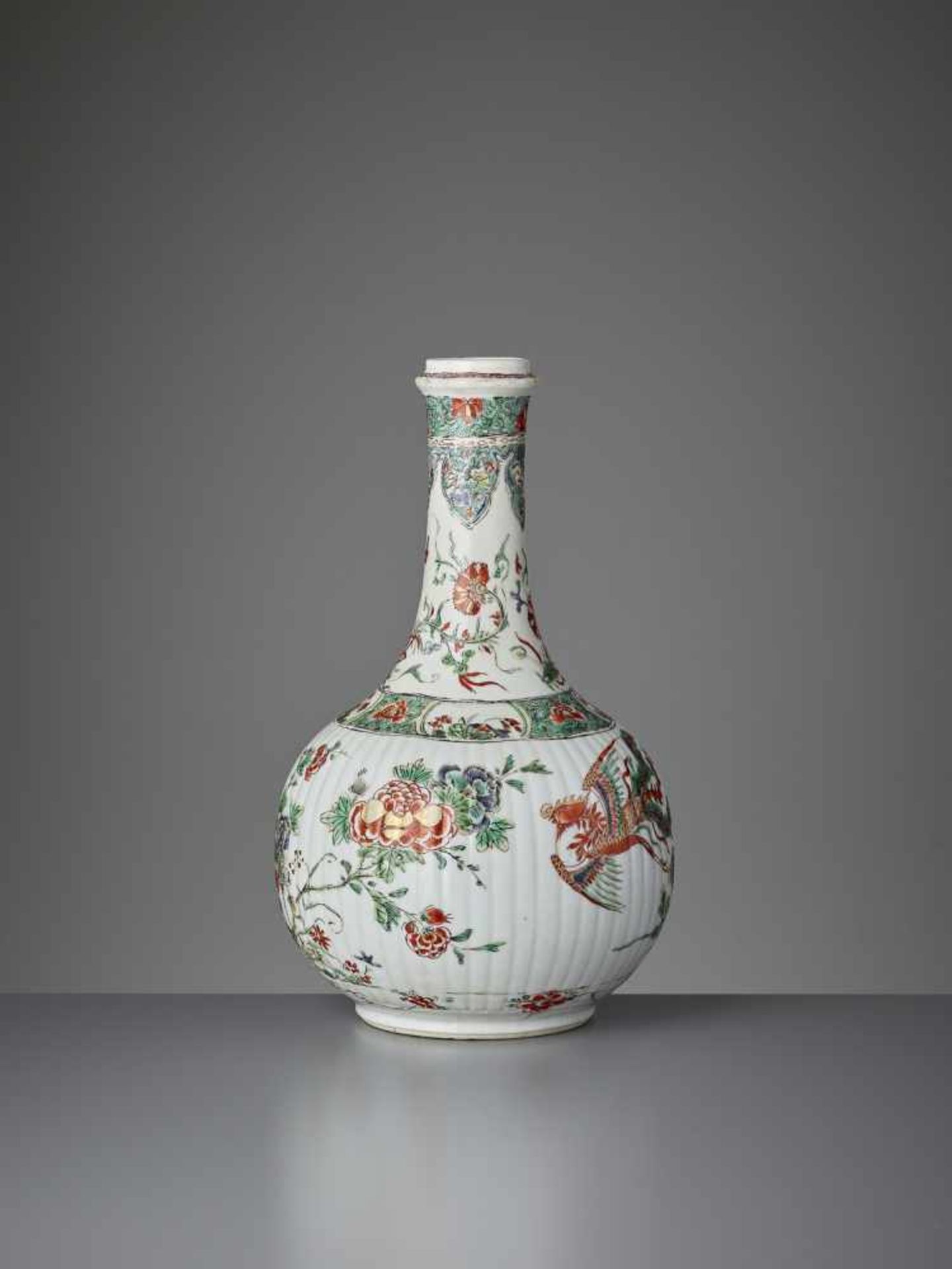 A FAMILLE VERTE PHOENIX BOTTLE VASE, KANGXI - Image 4 of 10