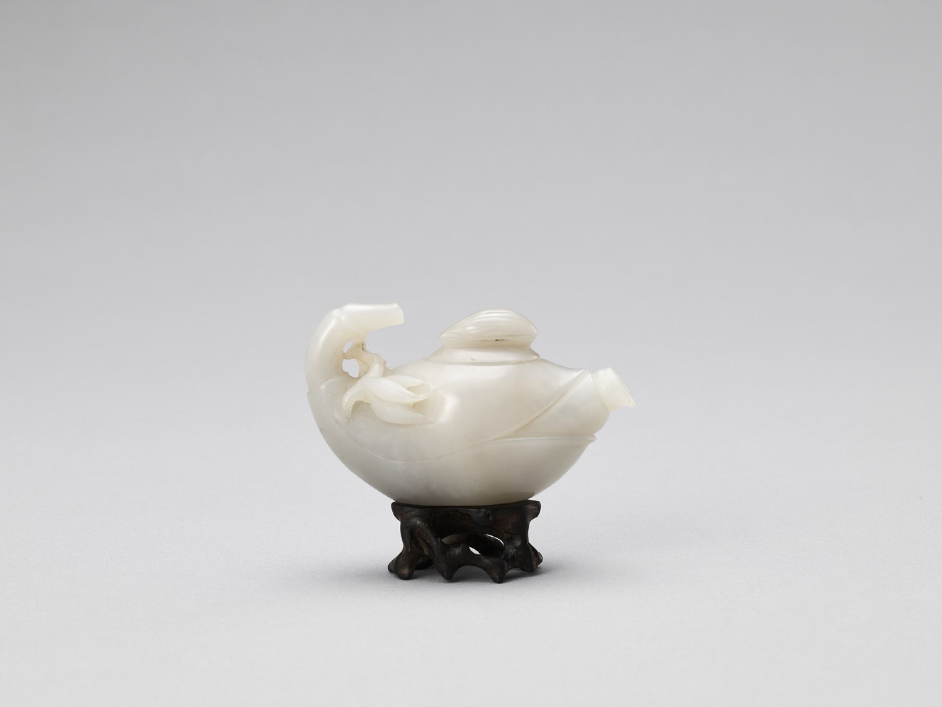 A JADE WATER DROPPER AND COVER, QING - Image 2 of 11