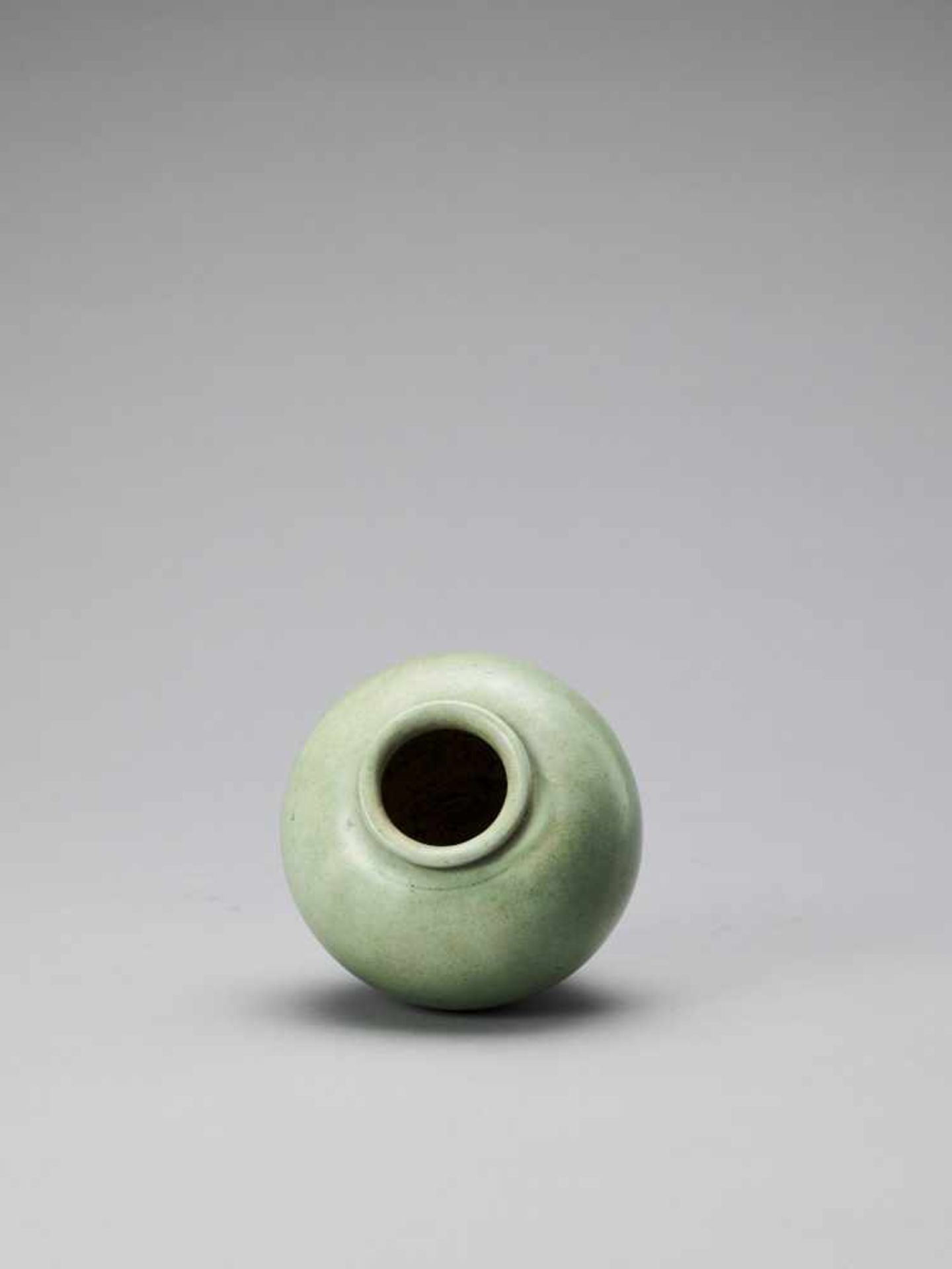 A LIME GREEN-GLAZED POTTERY JAR, TANG - Image 5 of 6