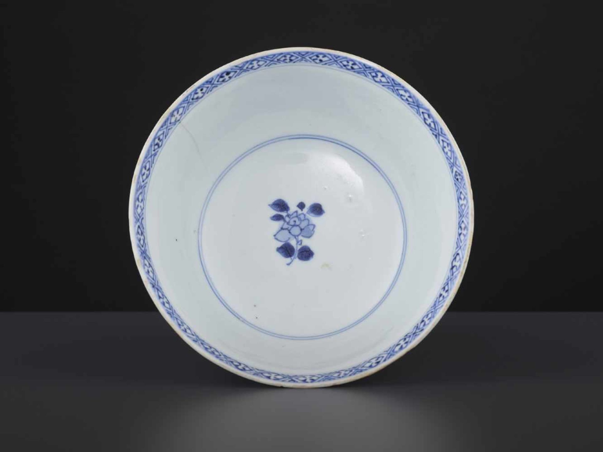 A BLUE & WHITE BOWL, KANGXI - Image 7 of 9