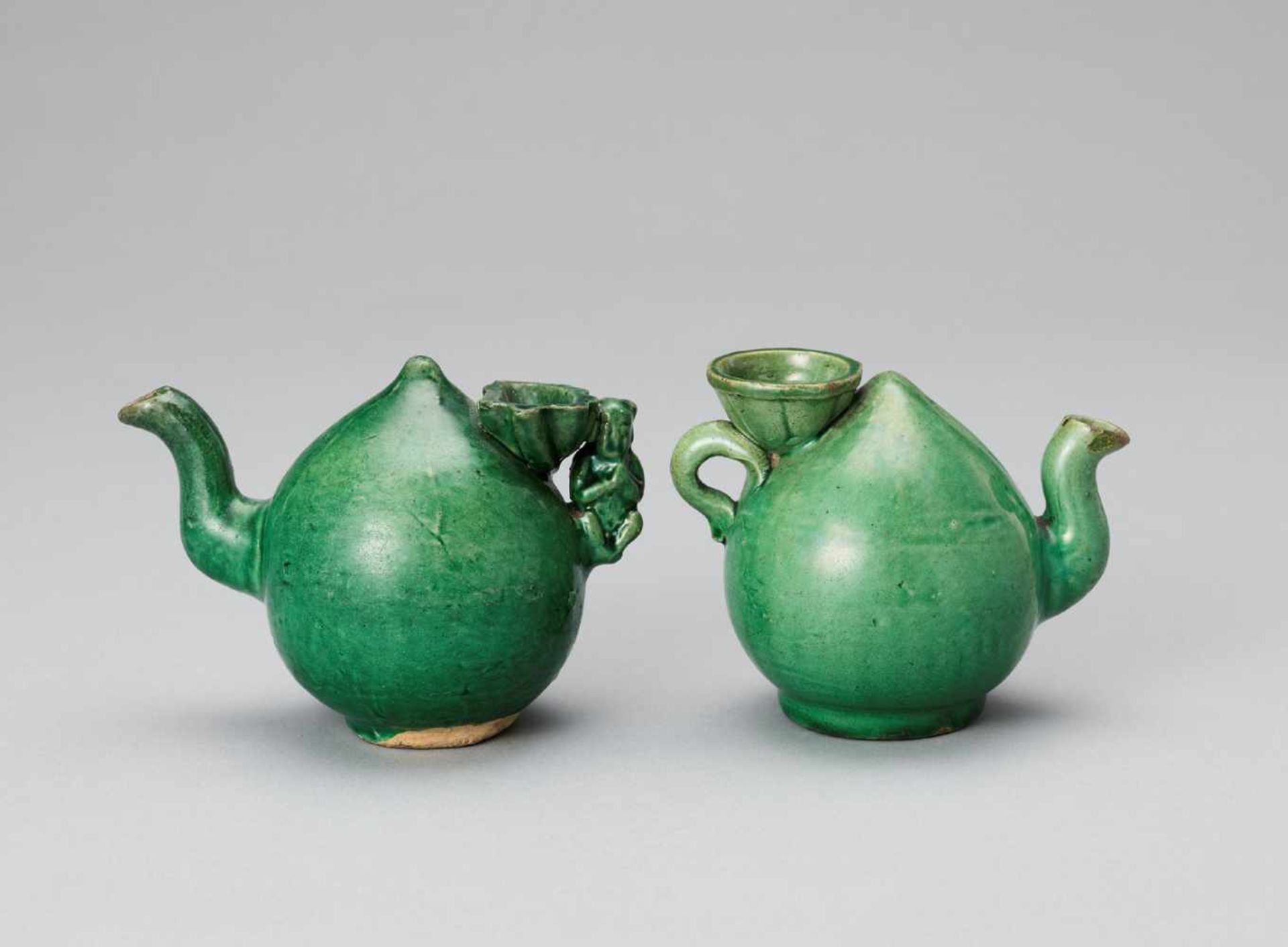 A PAIR OF EMERALD GREEN GLAZED POTTERY PEACH FORM WATER DROPPERS, KANGXI