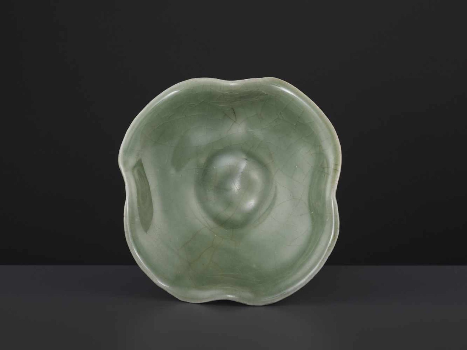 A CELADON STEM CUP, QING - Image 6 of 9