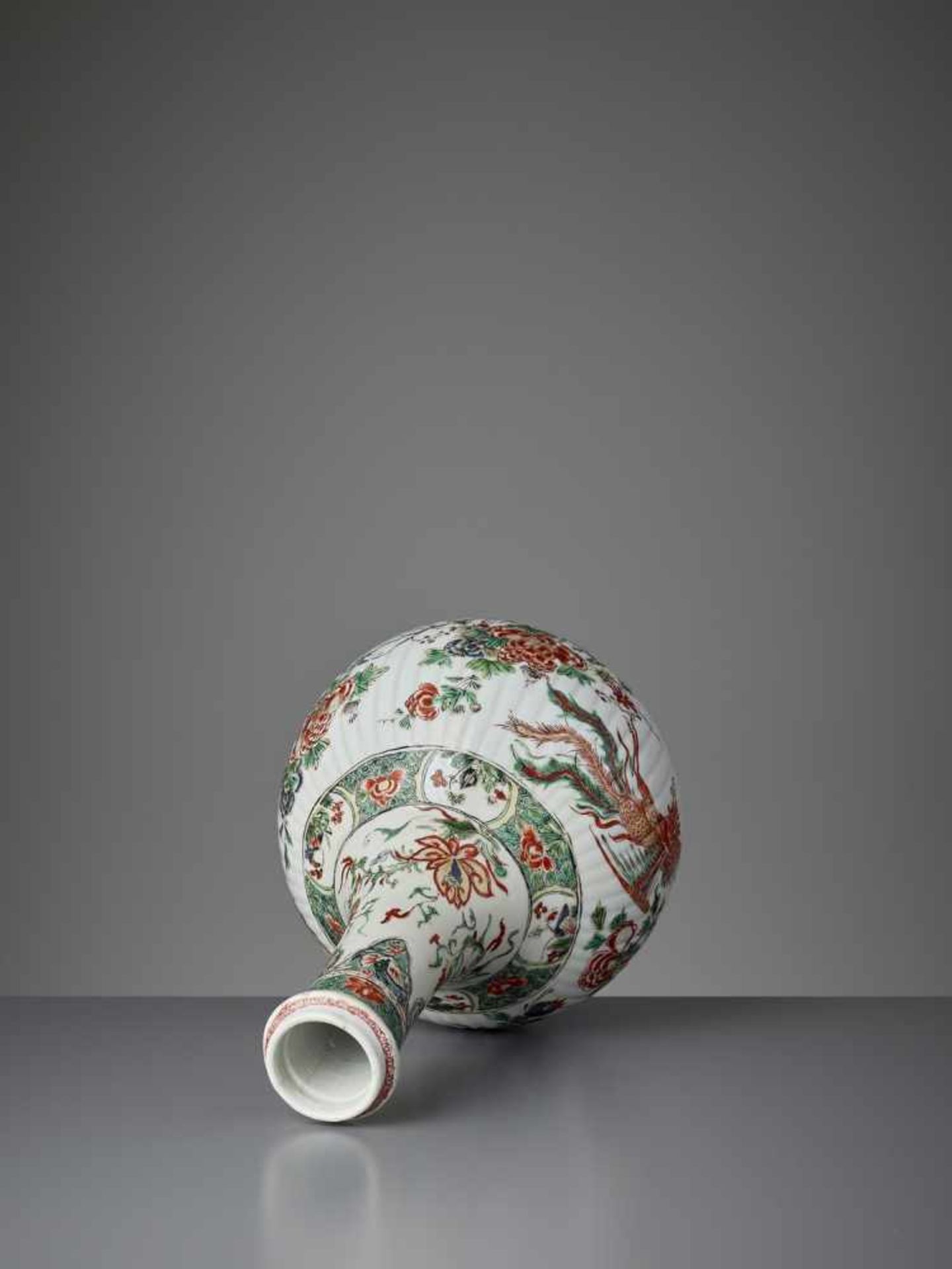 A FAMILLE VERTE PHOENIX BOTTLE VASE, KANGXI - Bild 8 aus 10