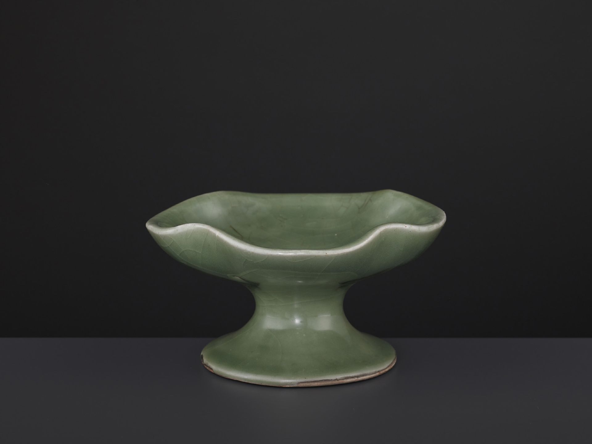 A CELADON STEM CUP, QING - Image 5 of 9