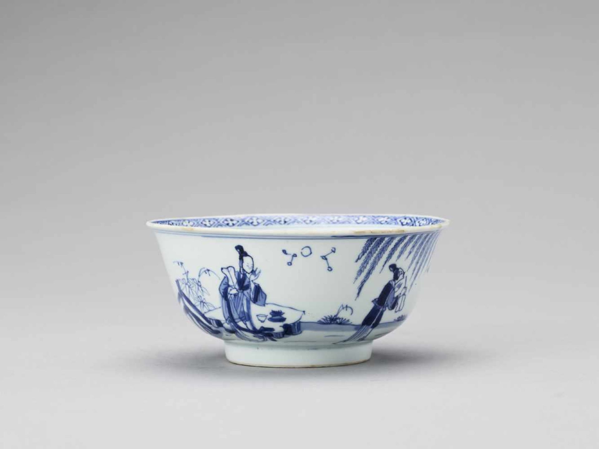 A BLUE AND WHITE PORCELAIN ‘ROMANCE OF THE WESTERN CHAMBER’ BOWL, KANGXI <br - Image 8 of 9