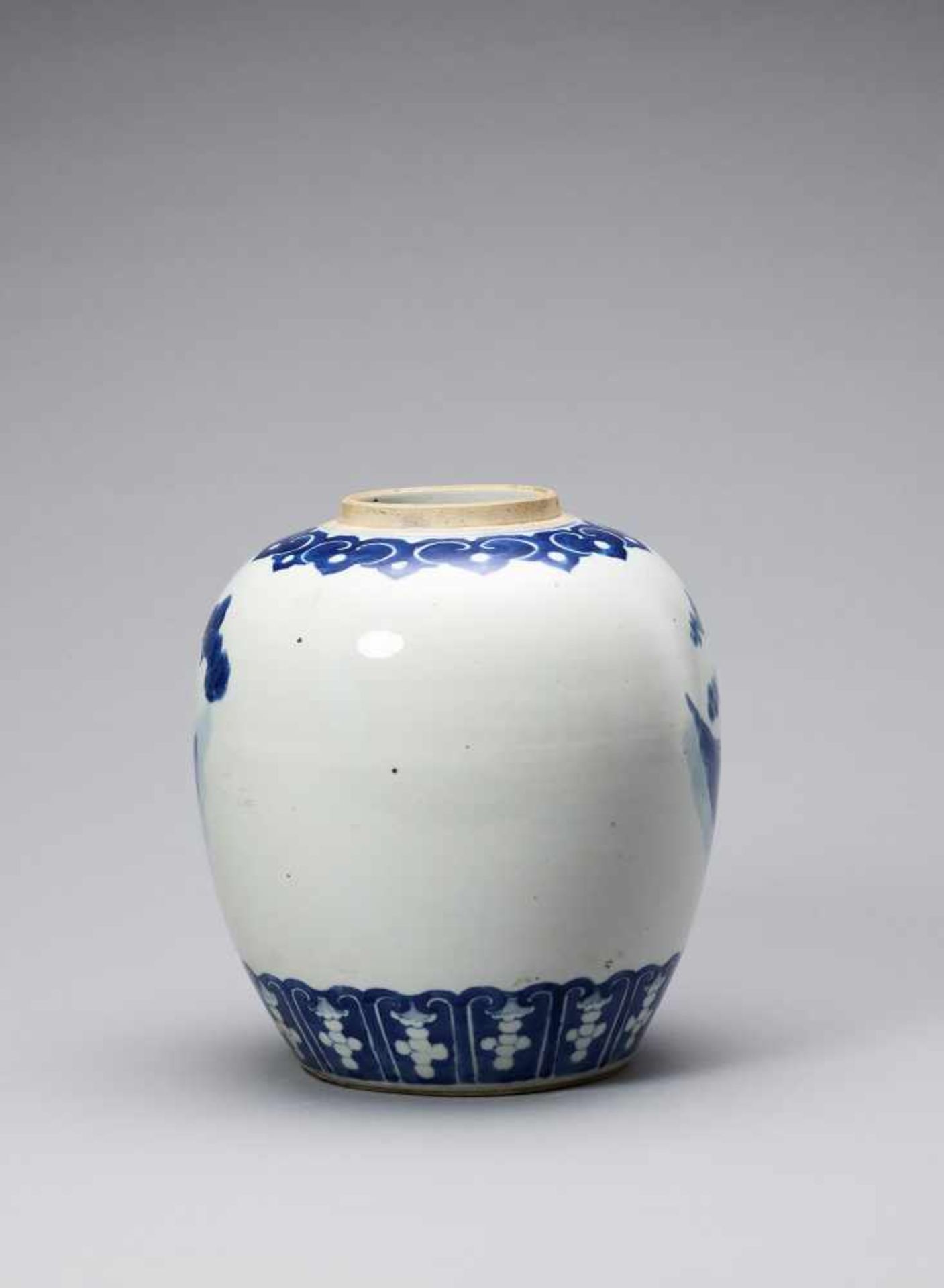 A BLUE AND WHITE GINGER JAR, QING - Bild 3 aus 6