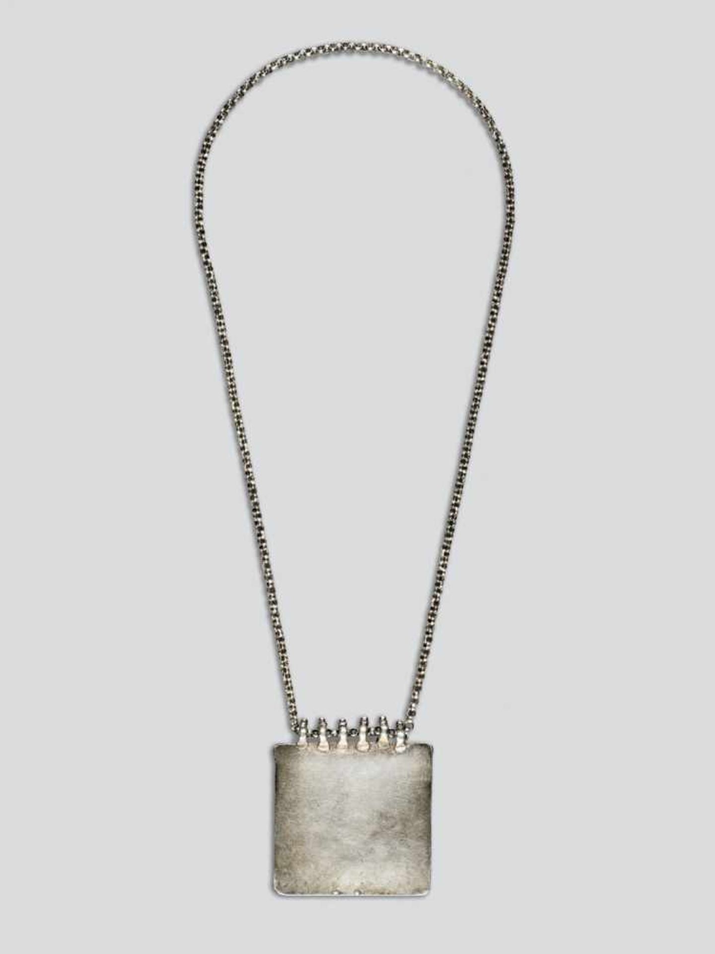 A GAU BOX SILVER PENDANT, 19th CENTURY - Bild 4 aus 4