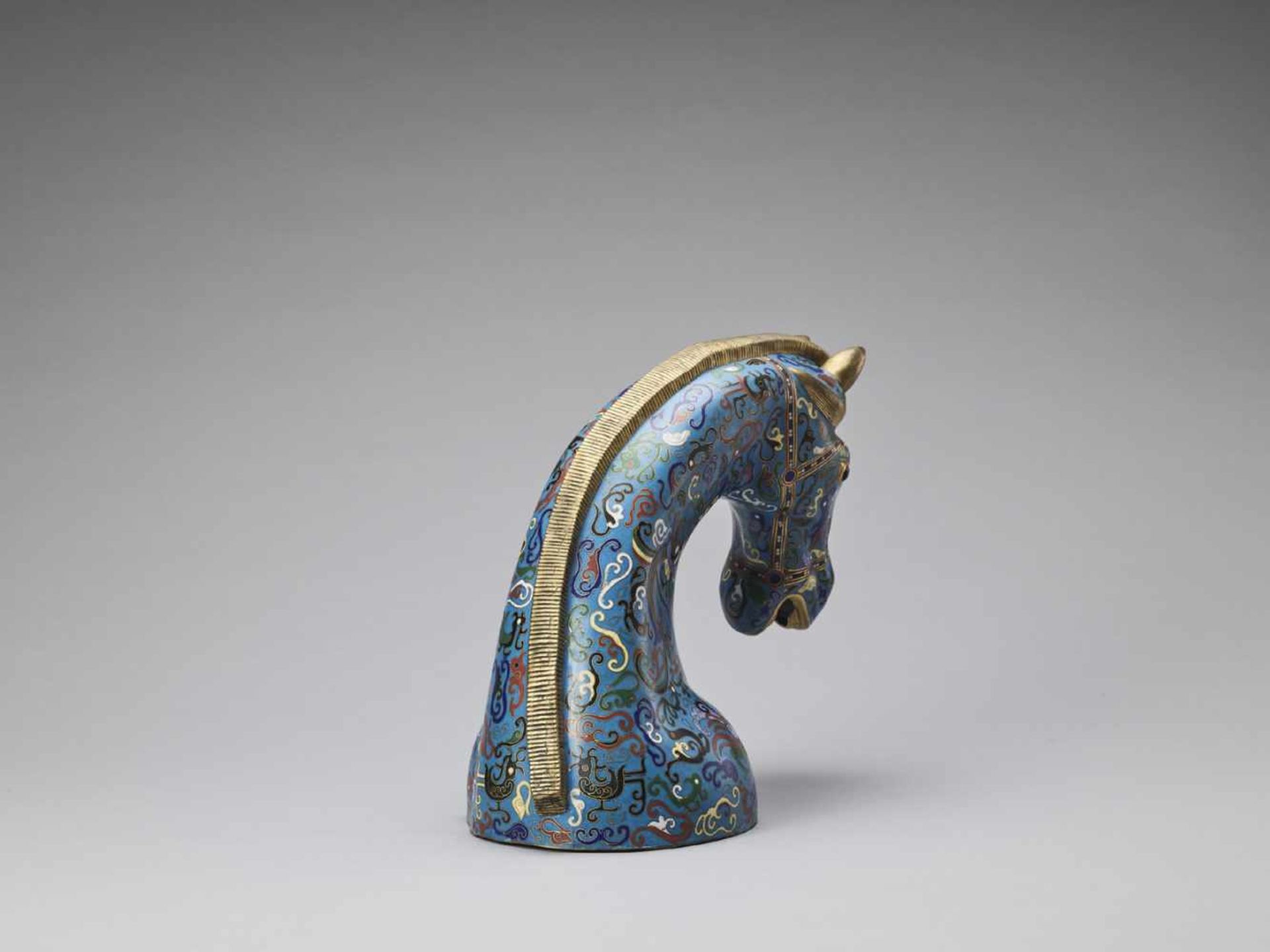 A GILT CLOISONNÉ ENAMEL HEAD OF A HORSE, REPUBLIC < - Bild 8 aus 9