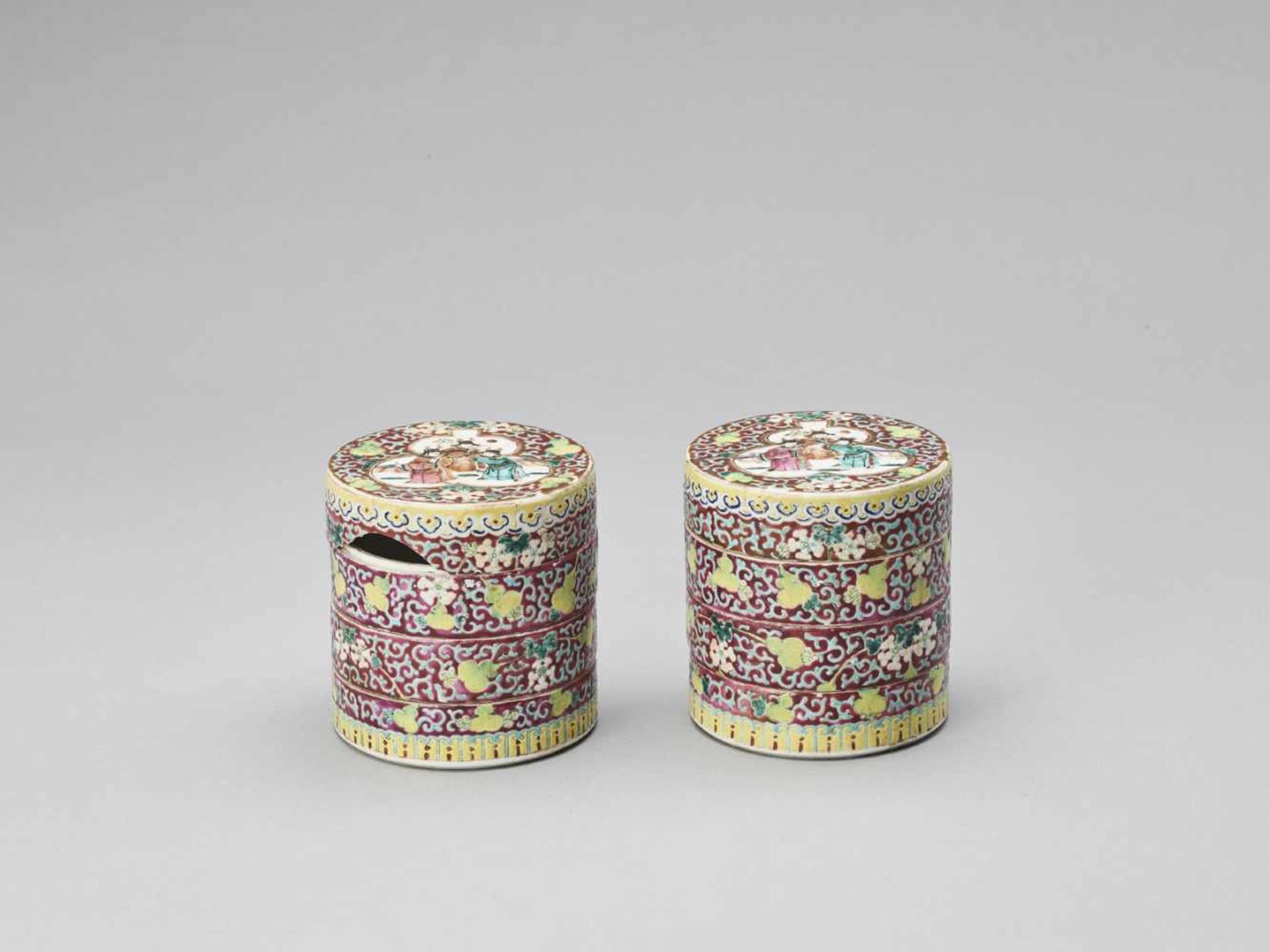 A PAIR OF THREE-TIERED ENAMELED PORCELAIN COSMETIC BOXES, REPUBLIC - Bild 5 aus 9