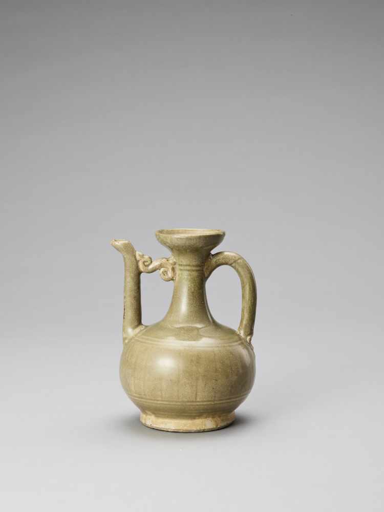 A CELADON GLAZED POTTERY EWER, TANG OR LIAO - Image 4 of 8