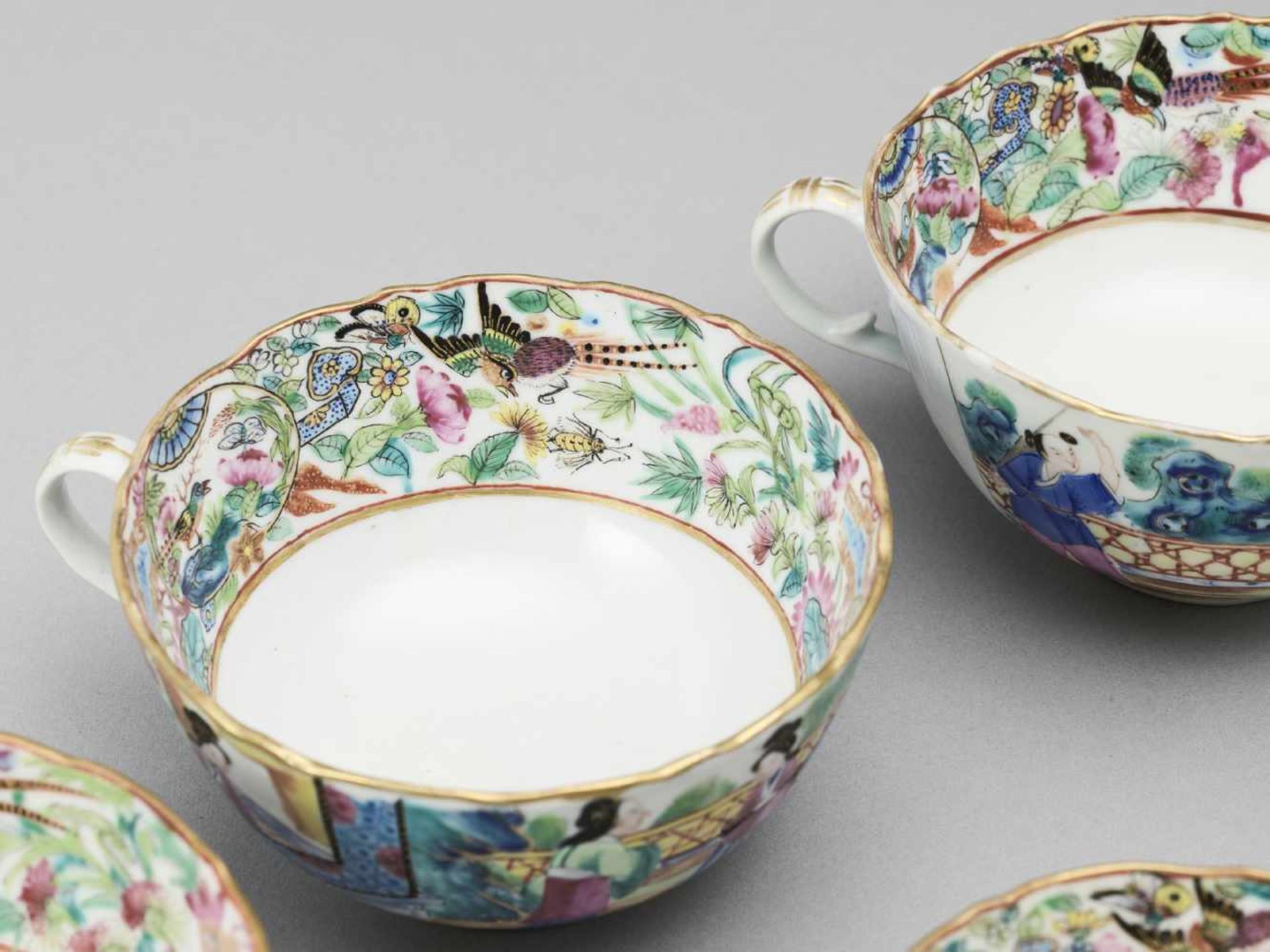 A CANTON EXPORT FAMILLE ROSE AND GILT PORCELAIN TEA SERVICE, QING - Bild 7 aus 16