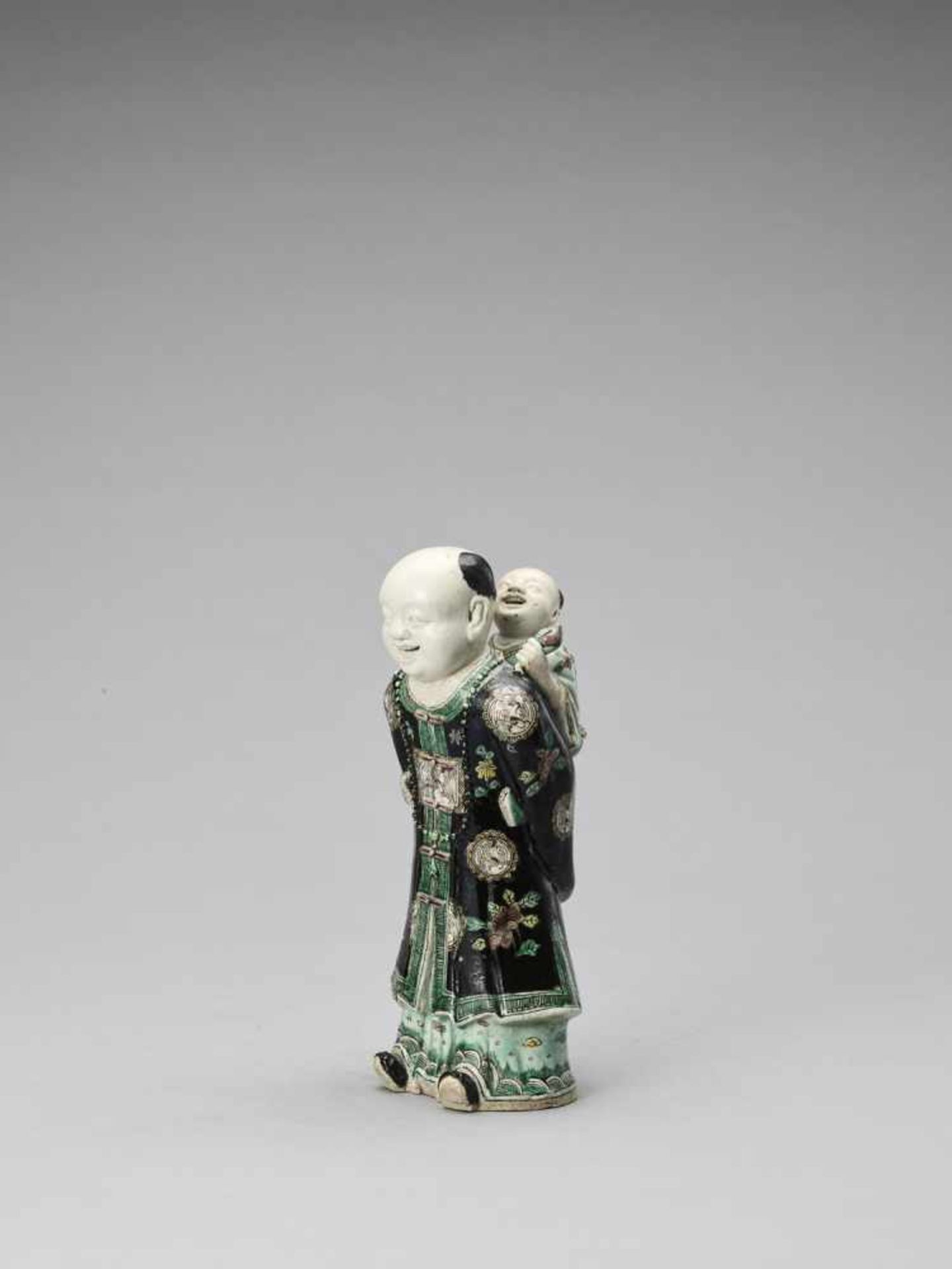 A BISCUIT-GLAZED FAMILLE VERTE FIGURE, KANGXI