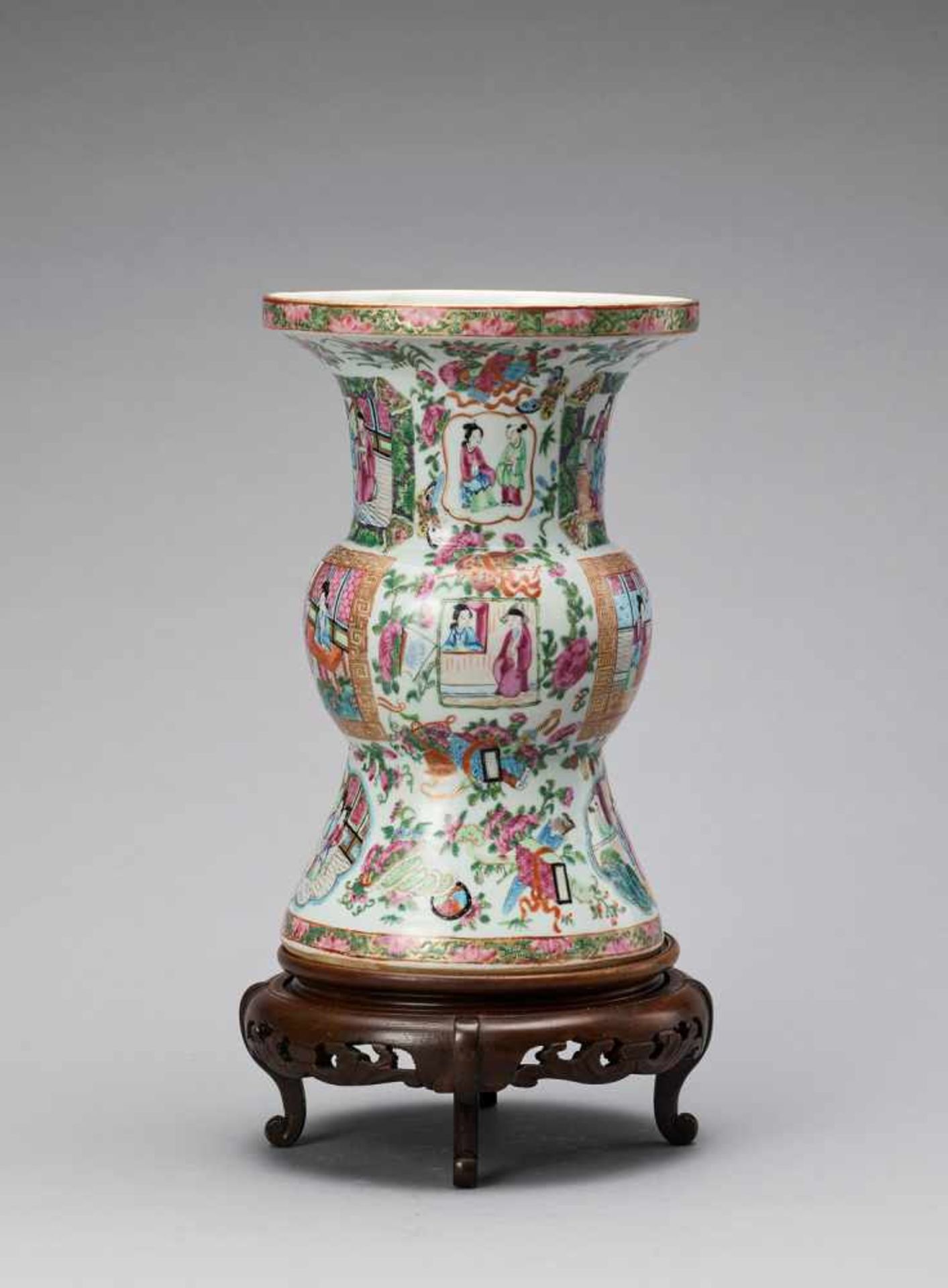 A LARGE FAMILLE ROSE GU VASE, QING - Bild 5 aus 7