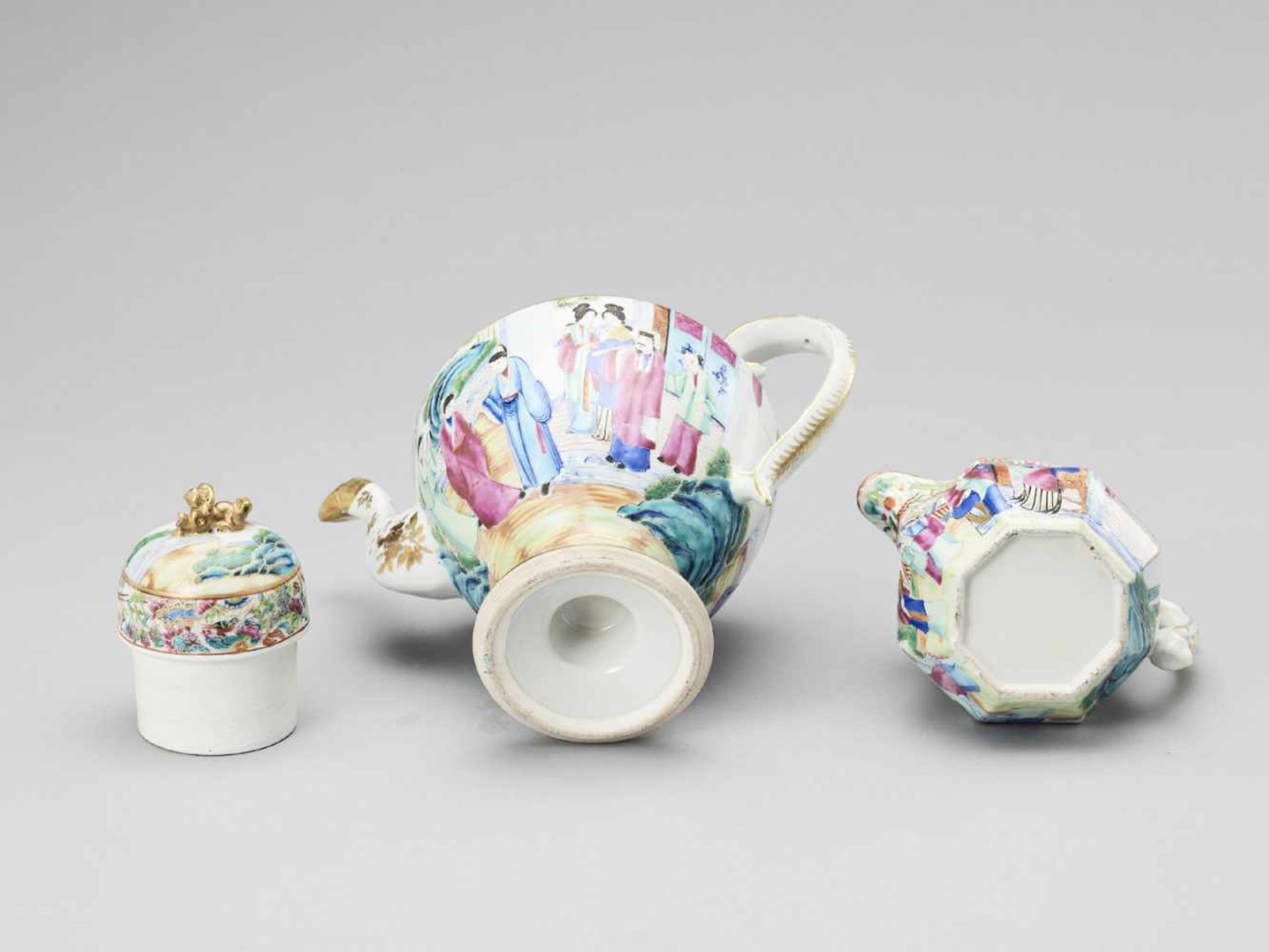 A CANTON EXPORT FAMILLE ROSE AND GILT PORCELAIN TEA SERVICE, QING - Bild 13 aus 16