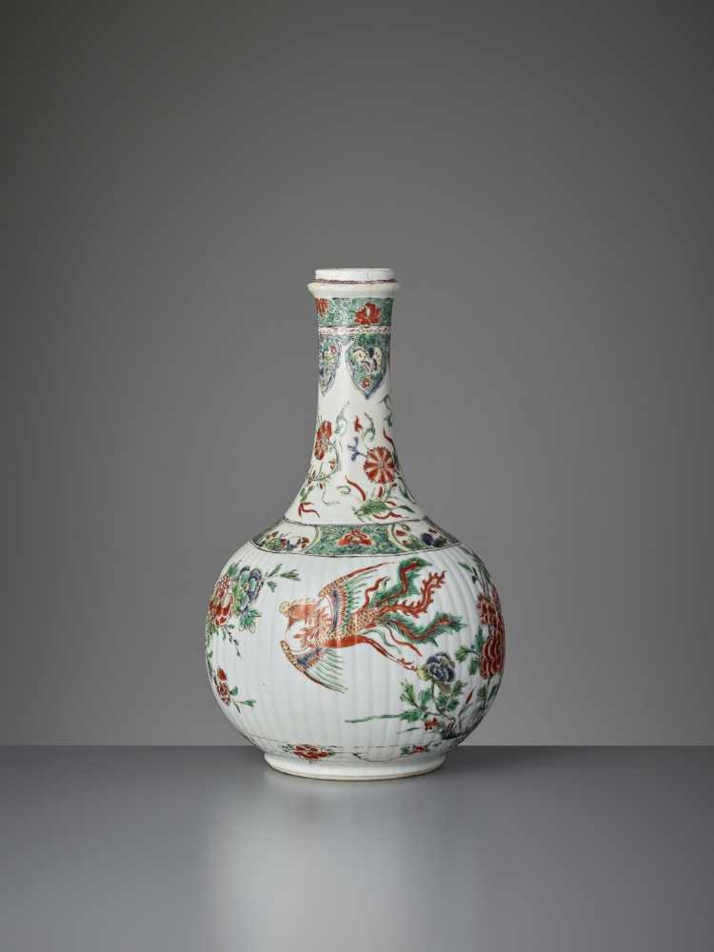 A FAMILLE VERTE PHOENIX BOTTLE VASE, KANGXI - Bild 5 aus 10