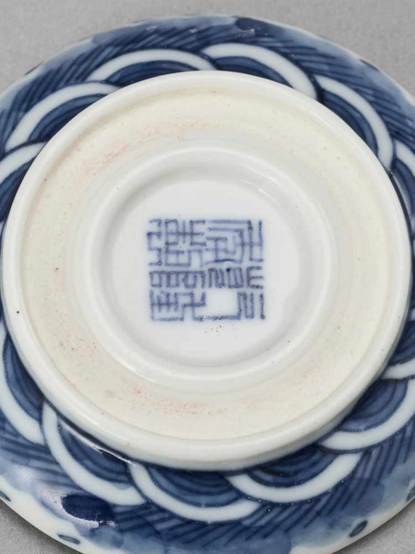 A BLUE AND WHITE PORCELAIN MIXED LOT, QING - Bild 8 aus 9